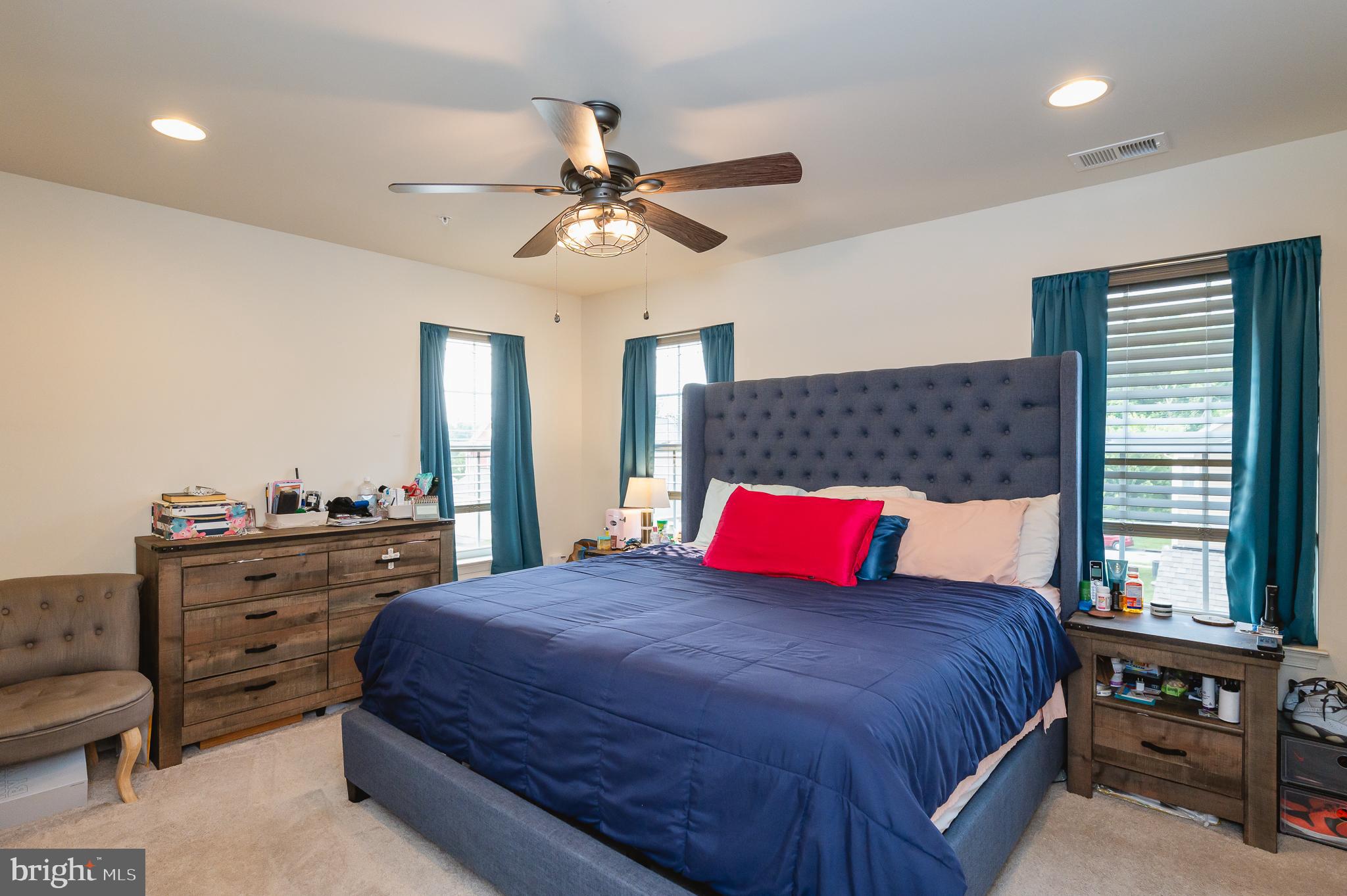 RENAISSANCE SQUARE - Residential