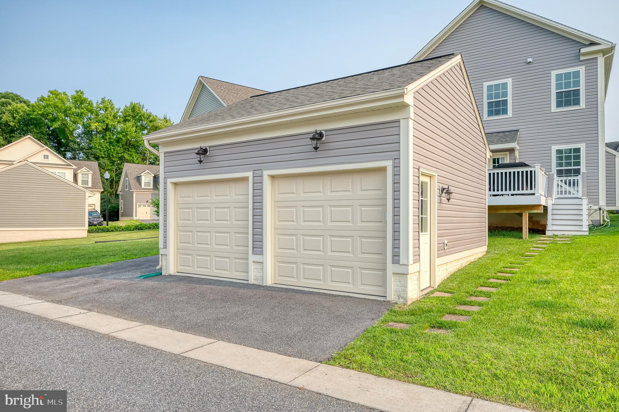 RENAISSANCE SQUARE - Residential