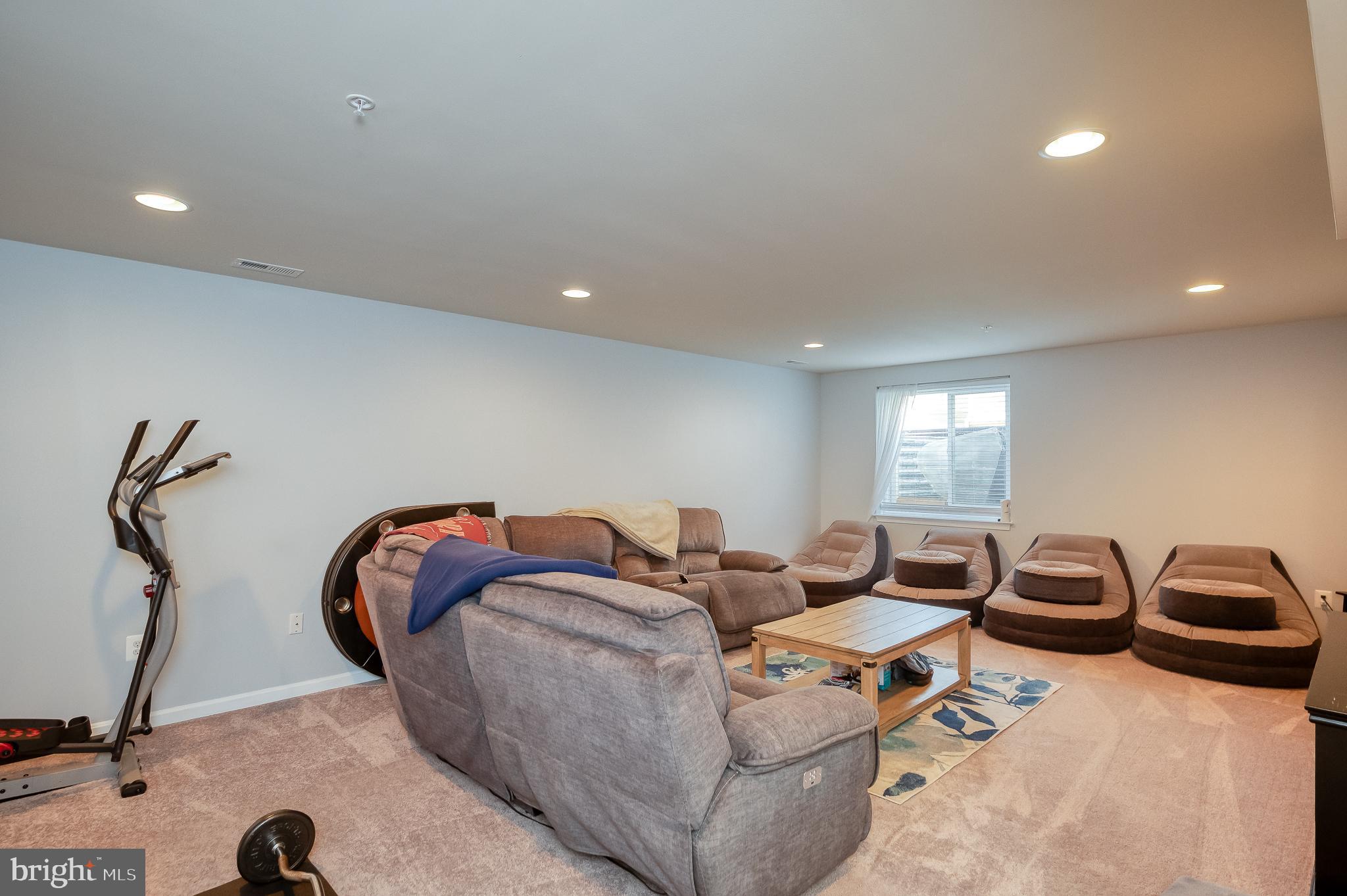 RENAISSANCE SQUARE - Residential