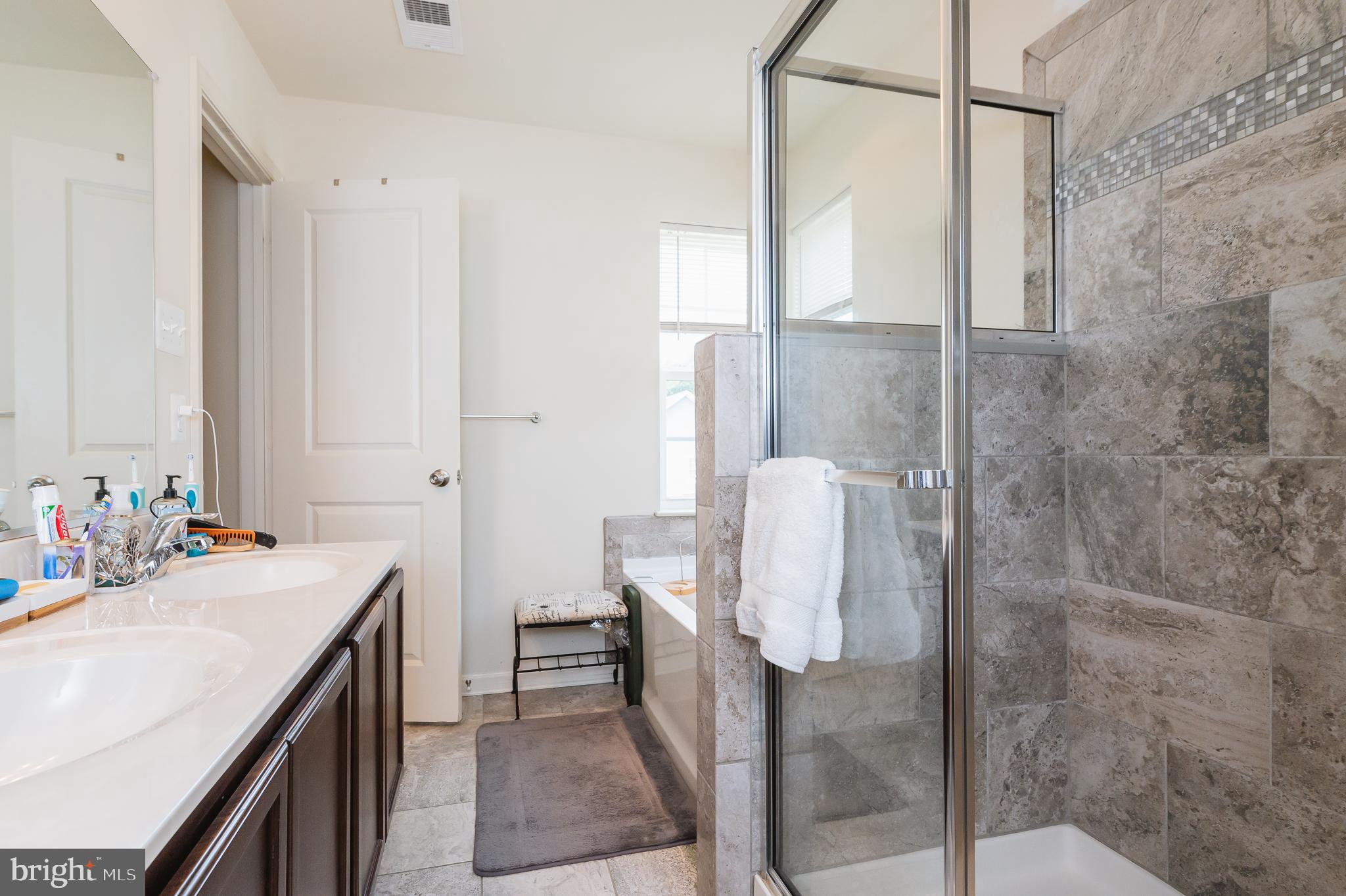 RENAISSANCE SQUARE - Residential