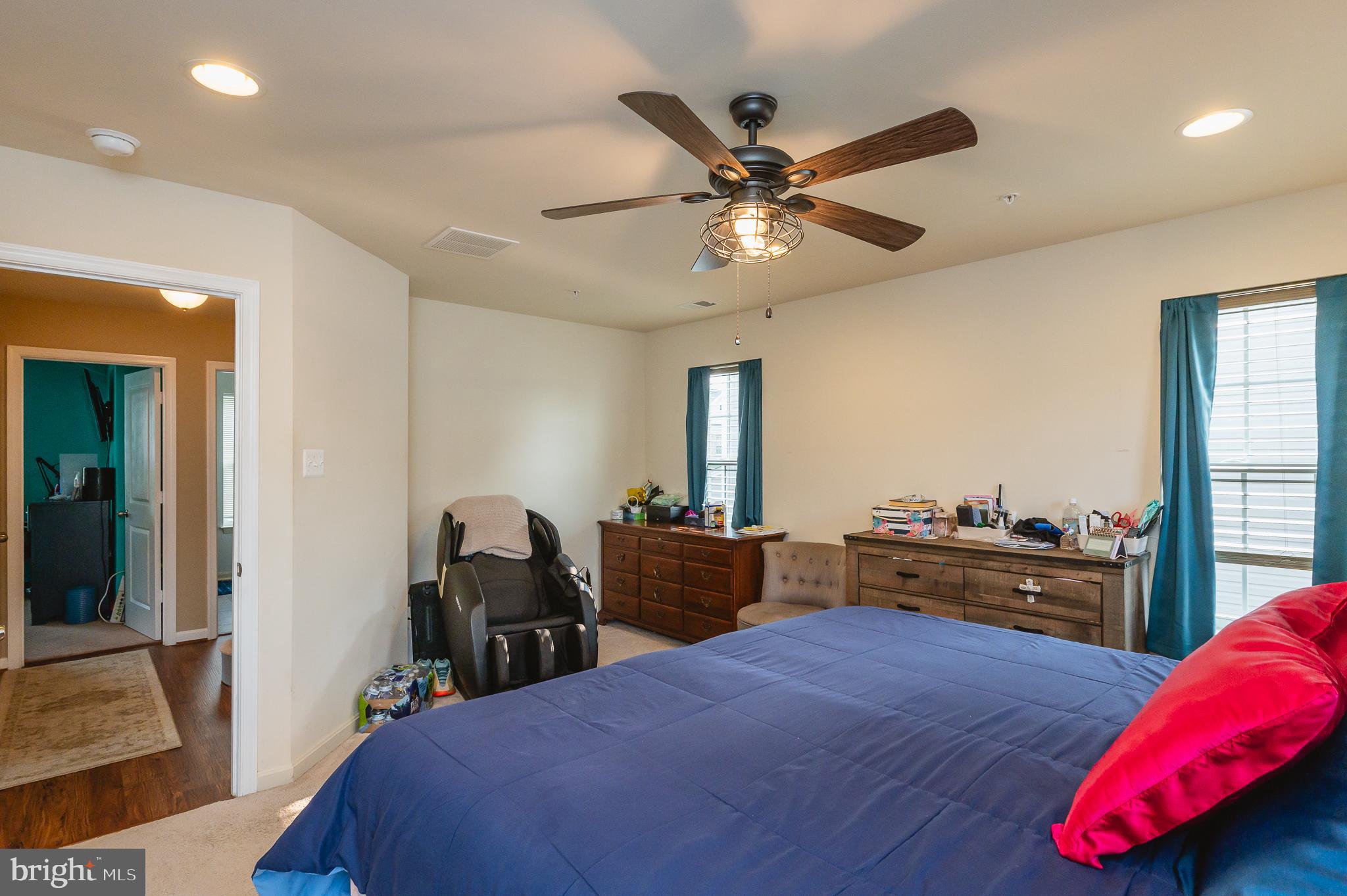 RENAISSANCE SQUARE - Residential