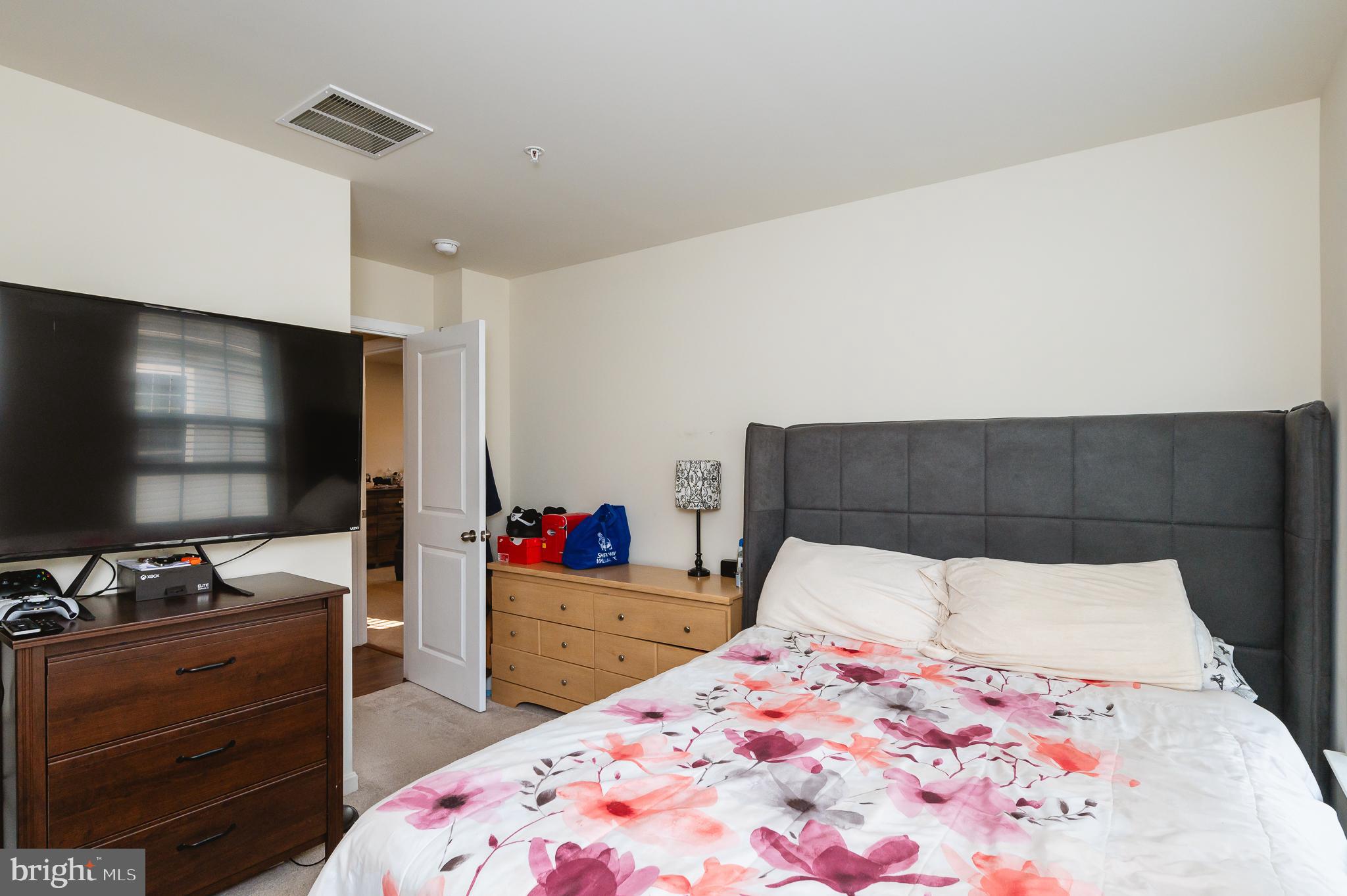 RENAISSANCE SQUARE - Residential