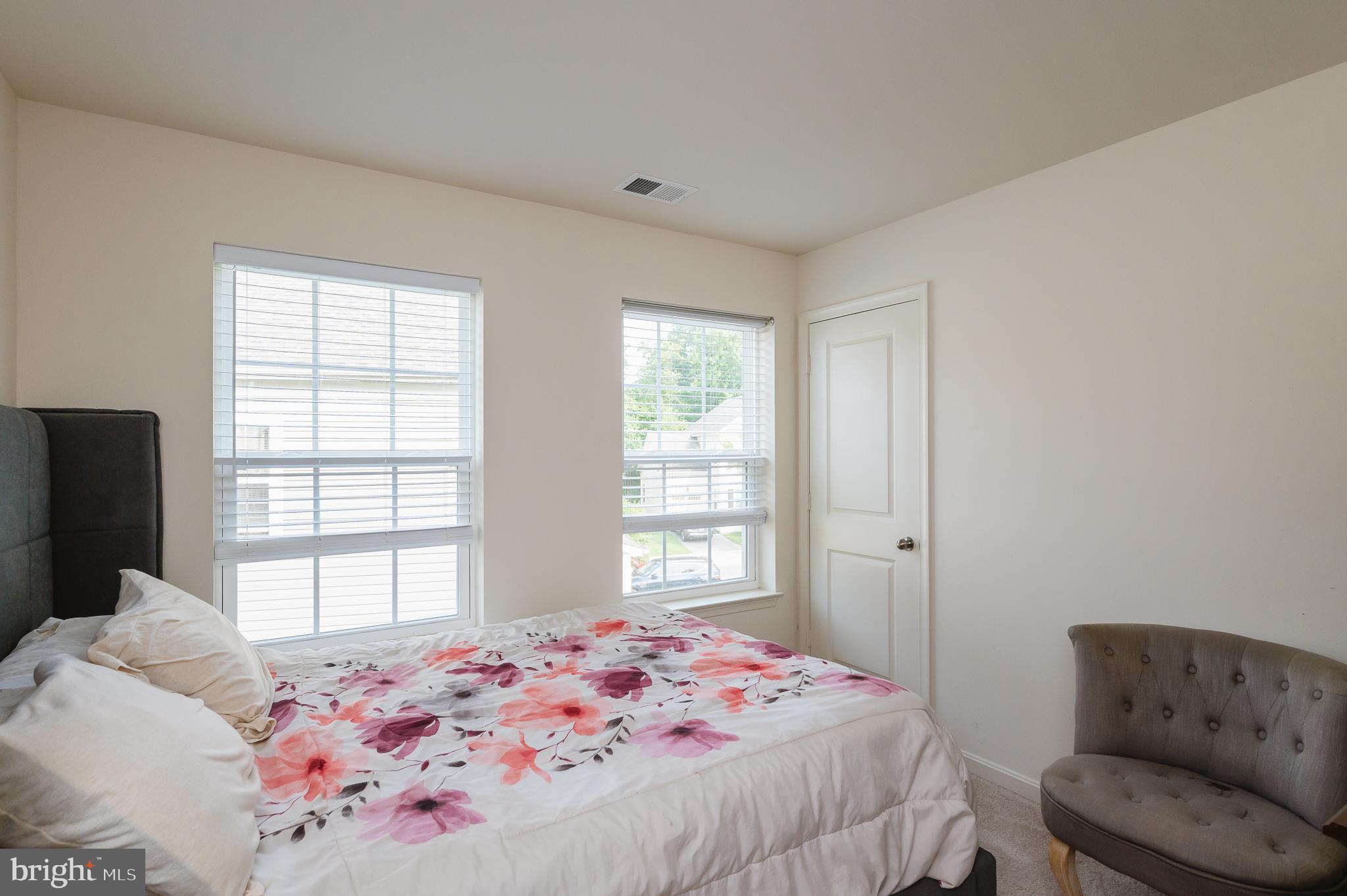 RENAISSANCE SQUARE - Residential