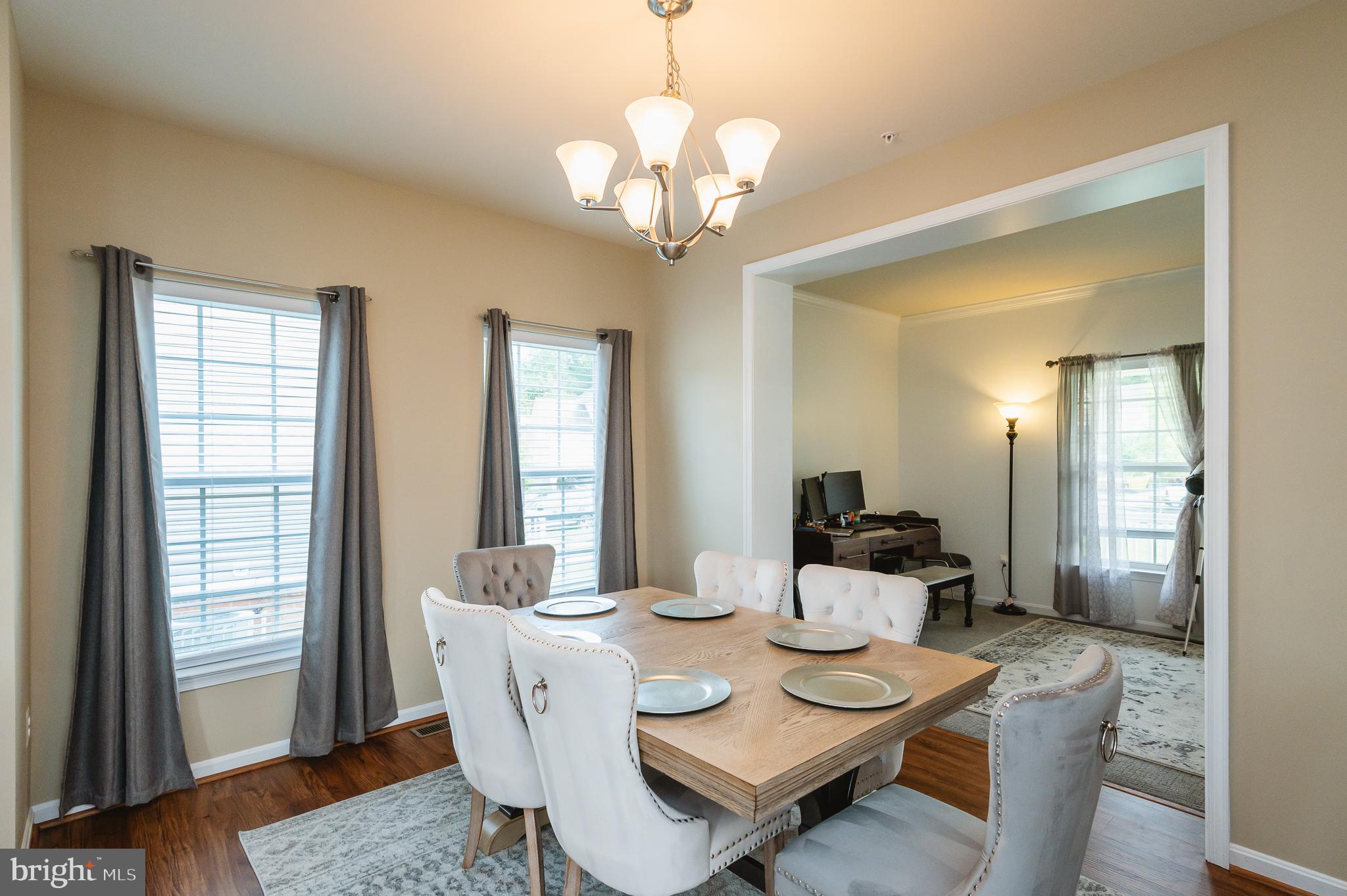 RENAISSANCE SQUARE - Residential