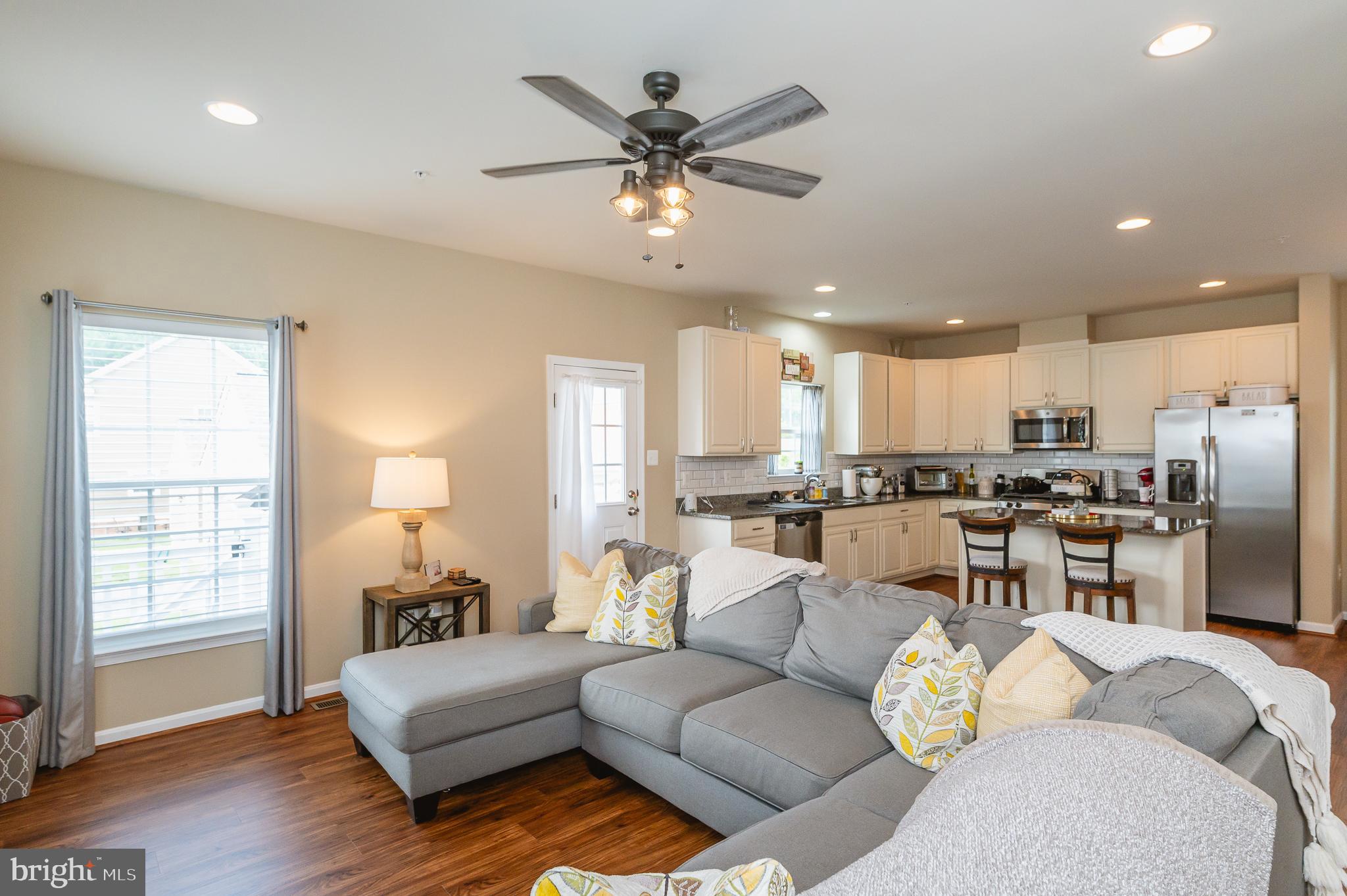 RENAISSANCE SQUARE - Residential