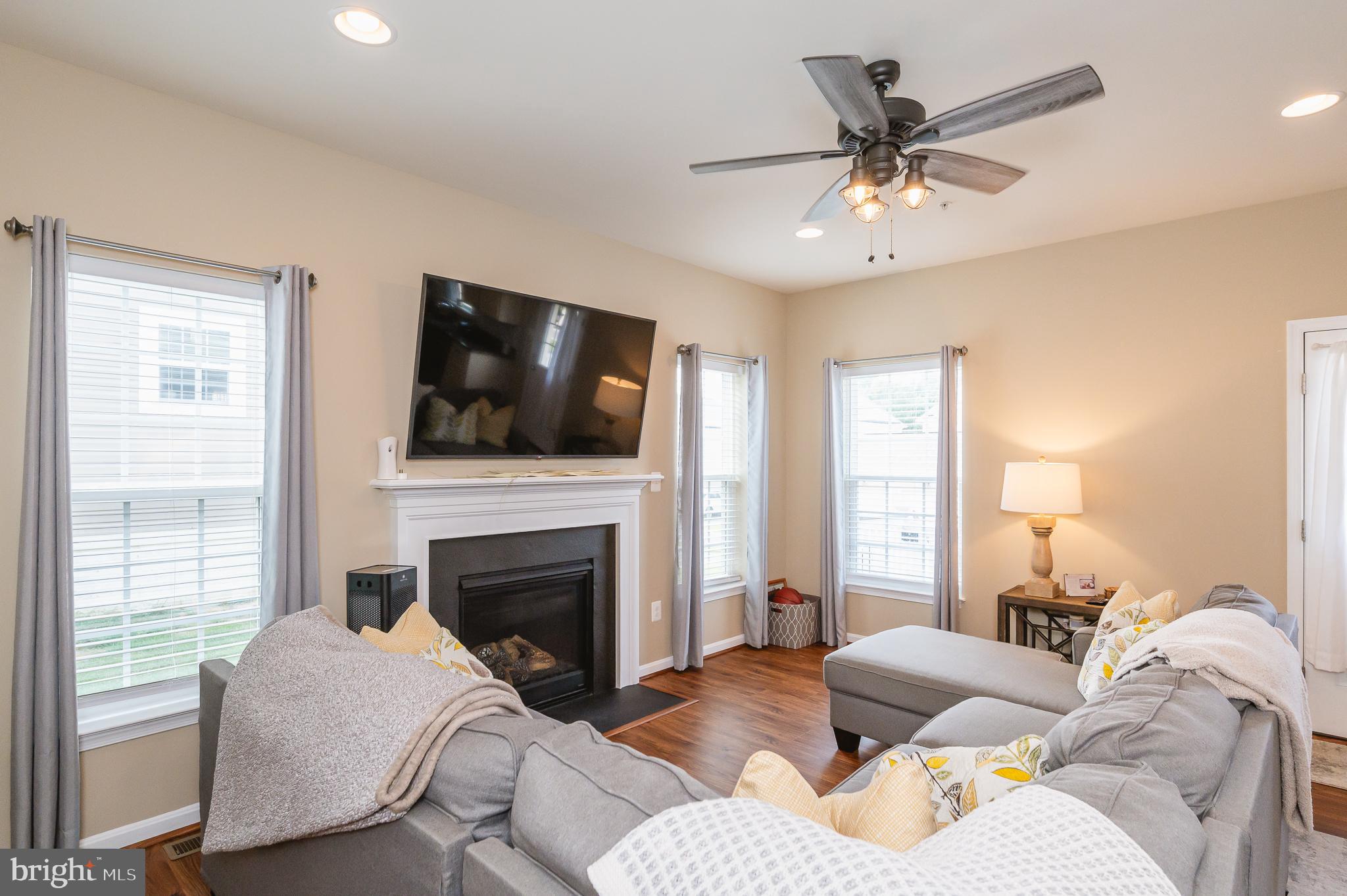 RENAISSANCE SQUARE - Residential