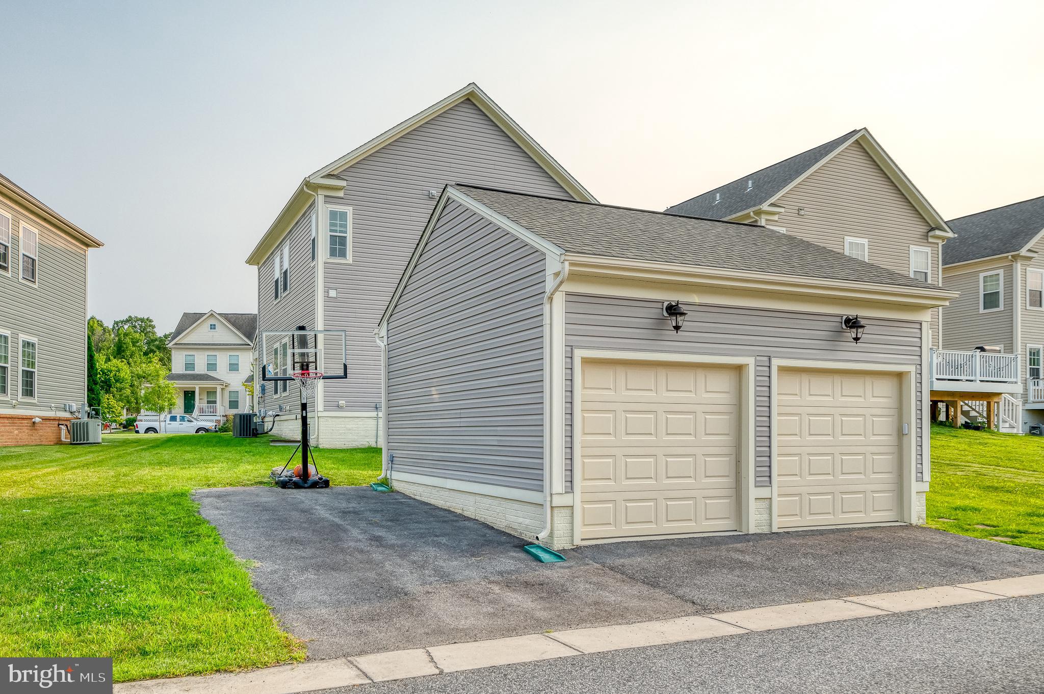 RENAISSANCE SQUARE - Residential