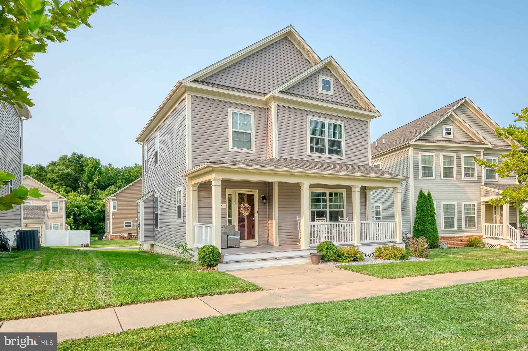 RENAISSANCE SQUARE - Residential