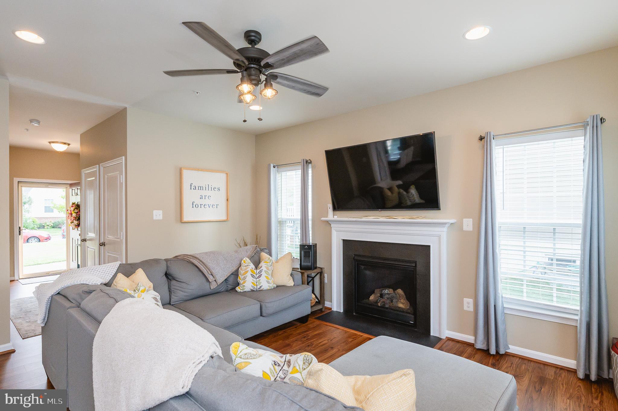 RENAISSANCE SQUARE - Residential