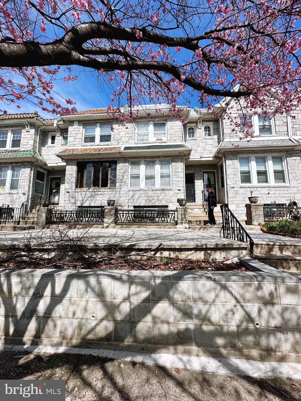 This property features a large living room, dining room, kitchen, three full bathrooms and finished basement, front and back deck. Updated kitchen, floor, painting, bathrooms and roof. Close to supermarket and stores. Ready to move in! Come to check it out and don't miss this great property!