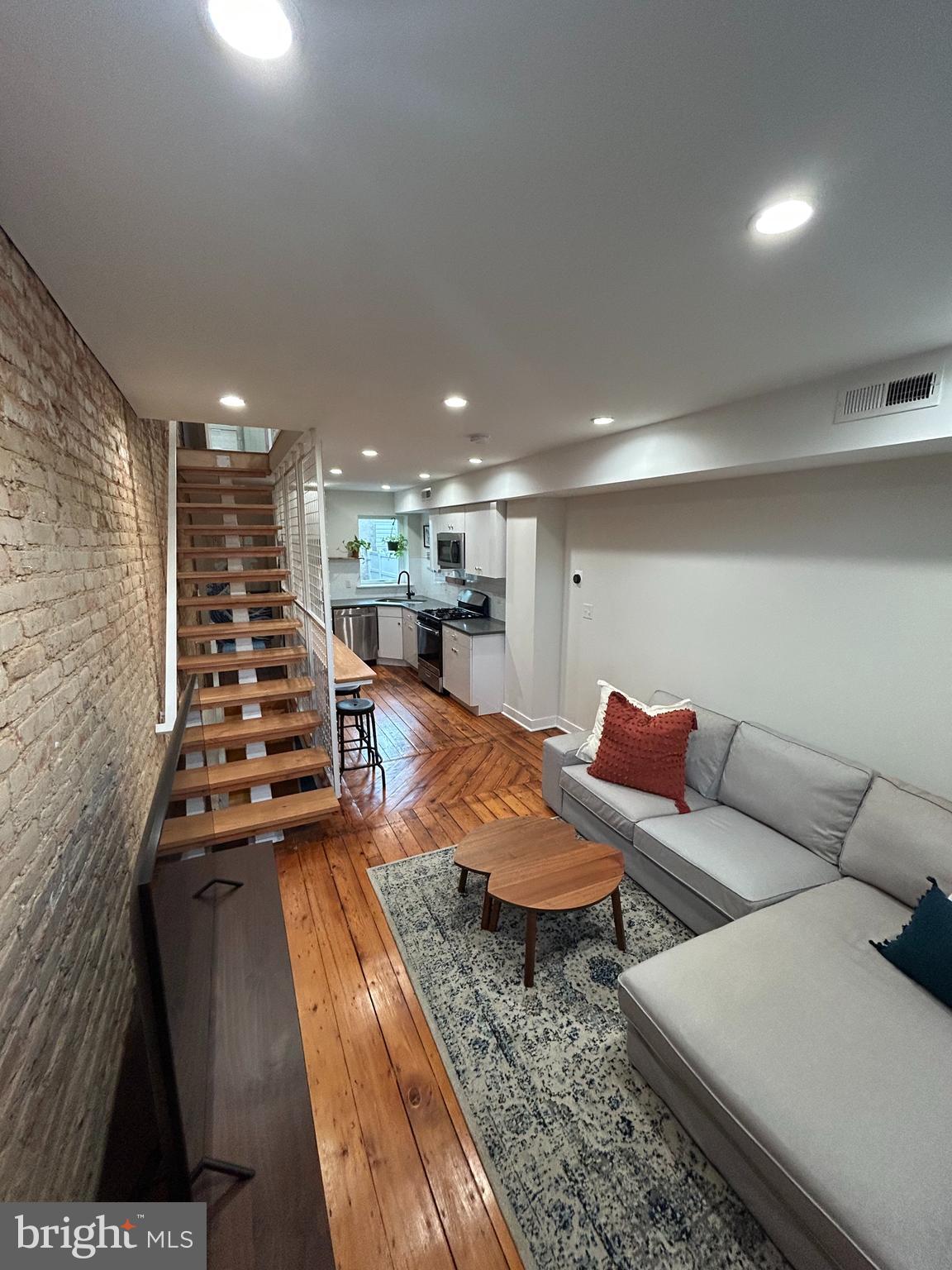 EAST KENSINGTON - Residential Lease