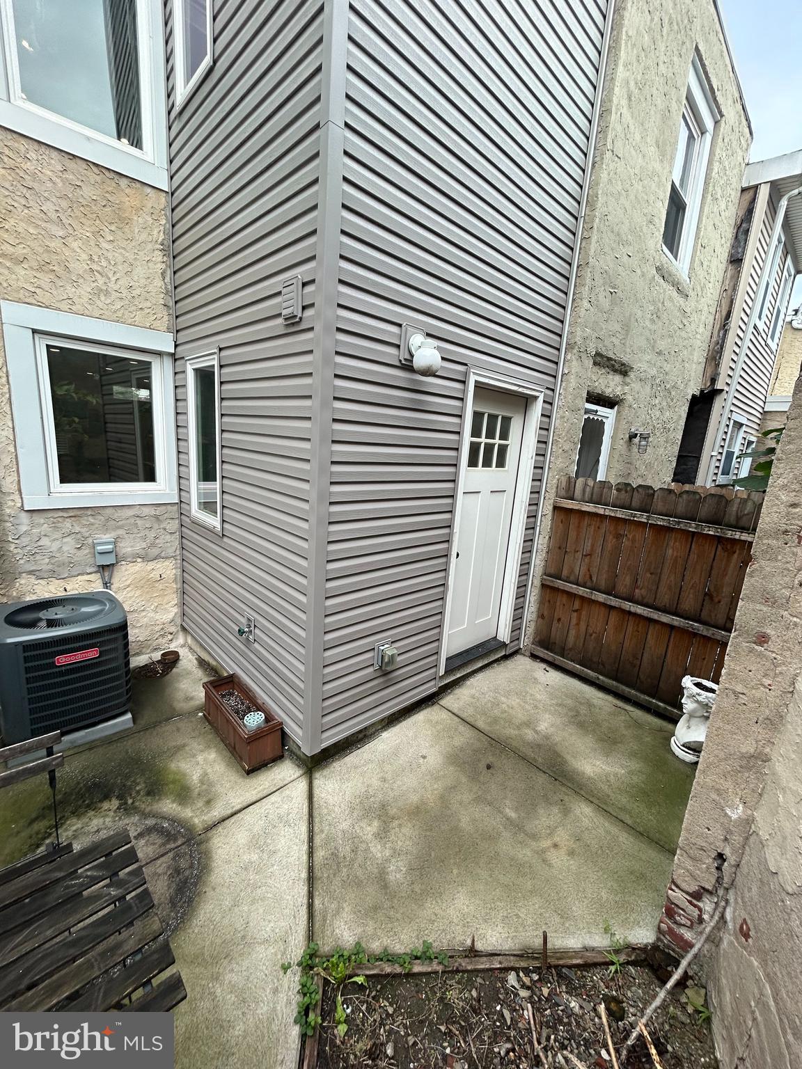 EAST KENSINGTON - Residential Lease