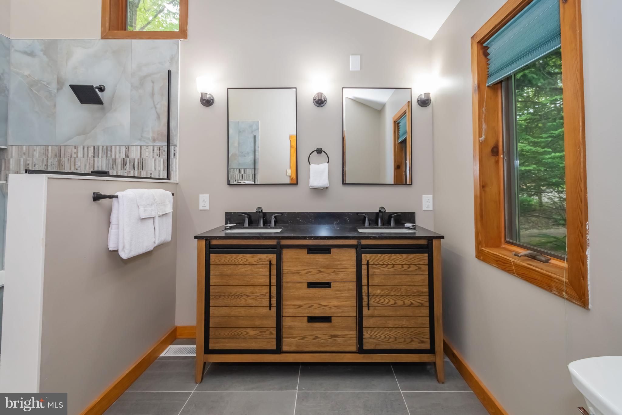 MONTE VISTA SHORES - Residential