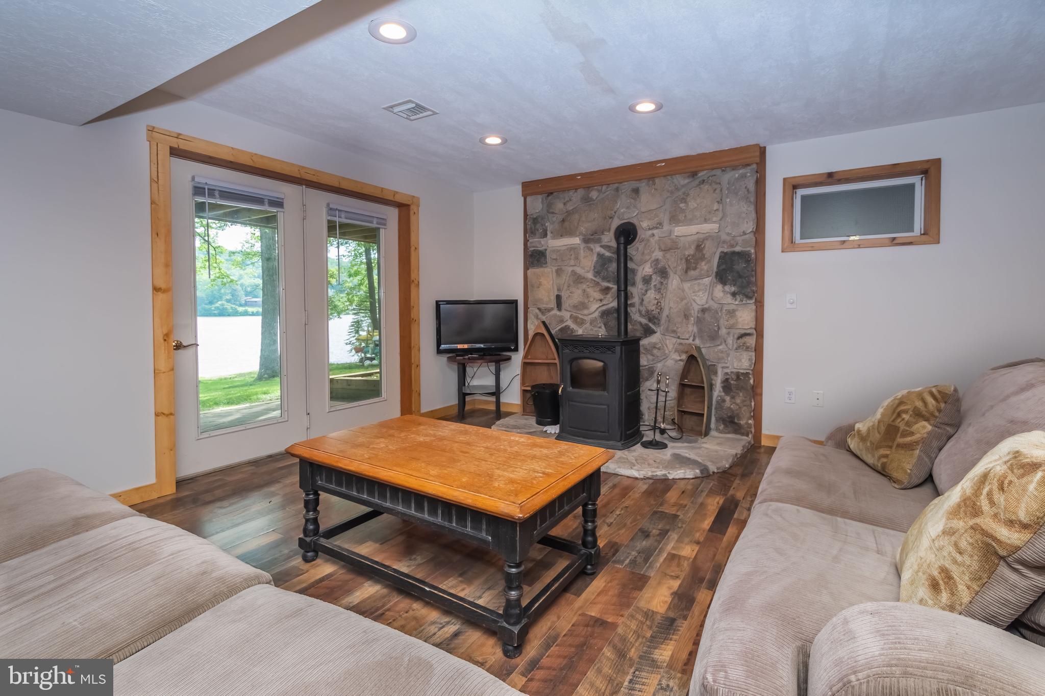 MONTE VISTA SHORES - Residential