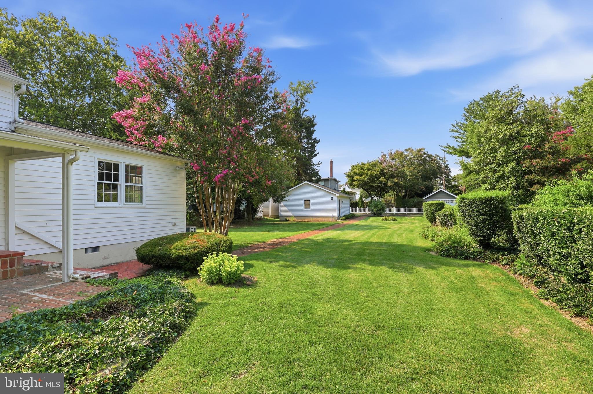 109 E DIVISION STREET
