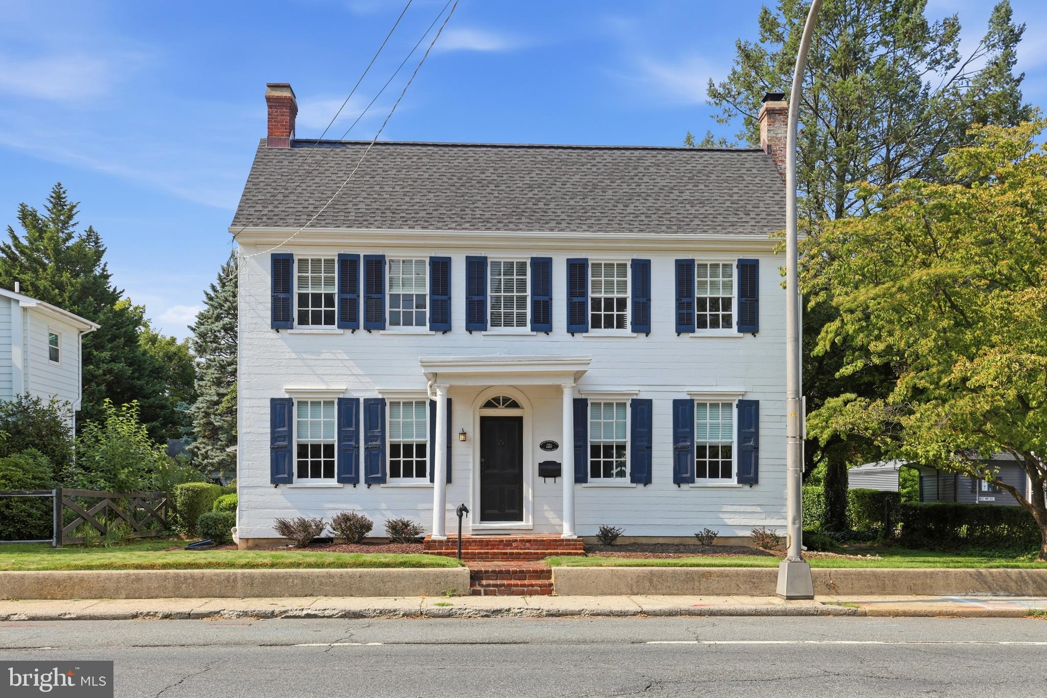 109 E DIVISION STREET