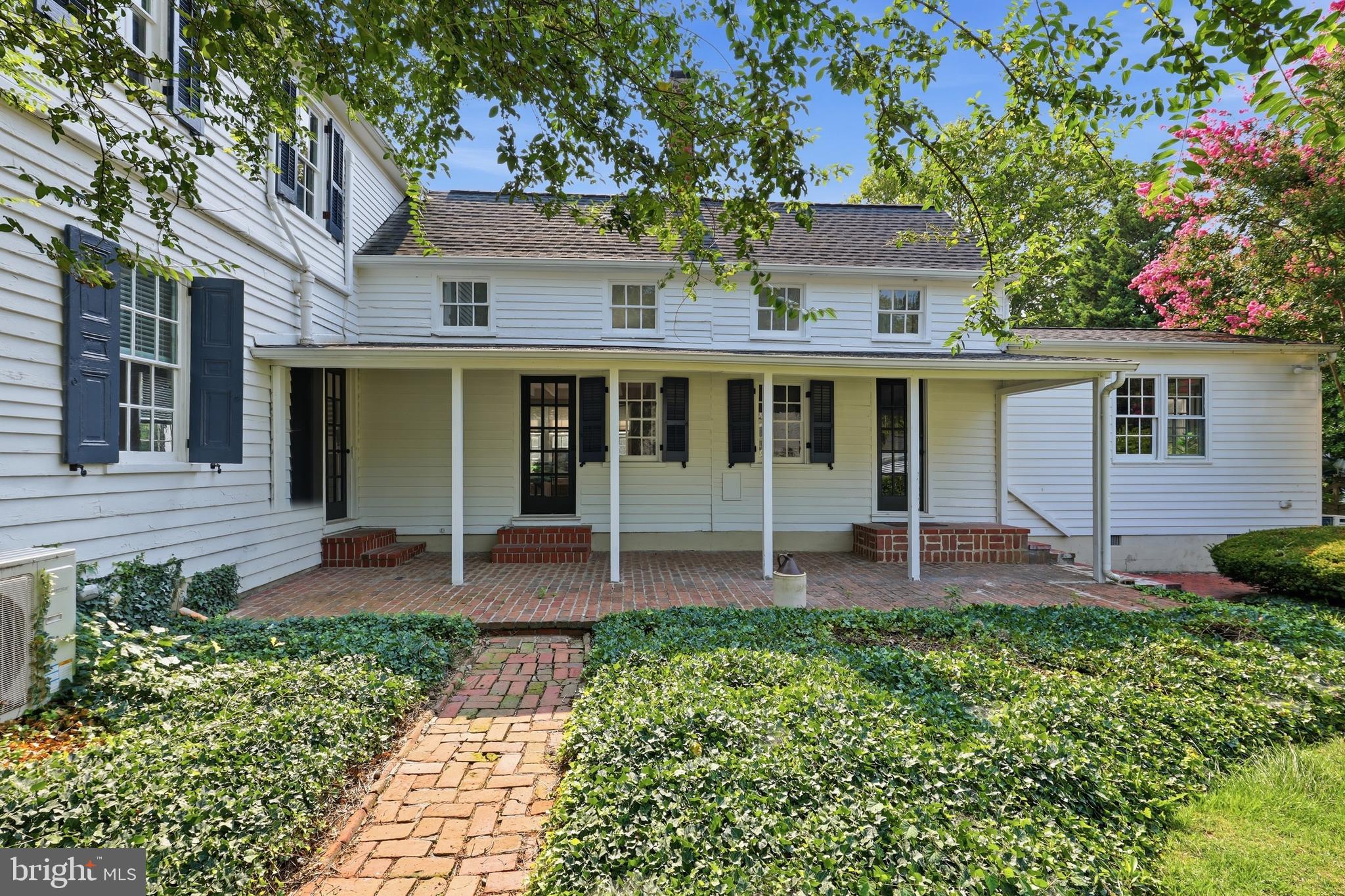 109 E DIVISION STREET