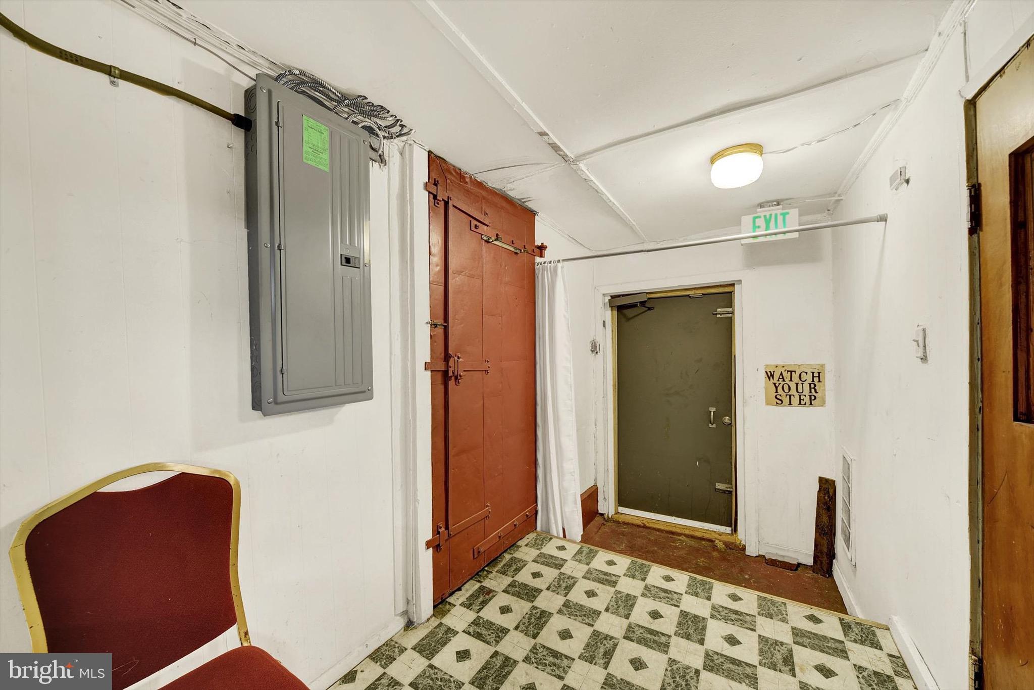 WINCHESTER - Commercial Sale