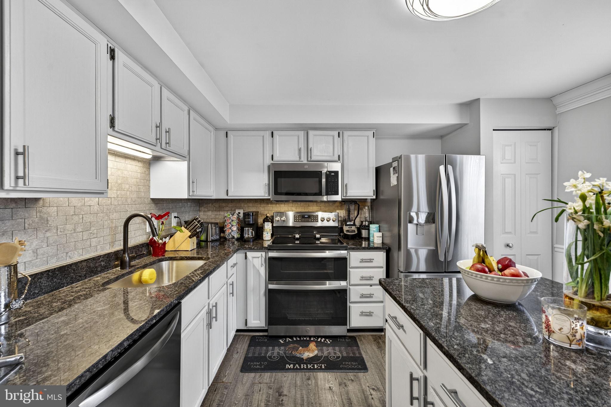 LIFESTYLE AT SULLY STATION - Residential