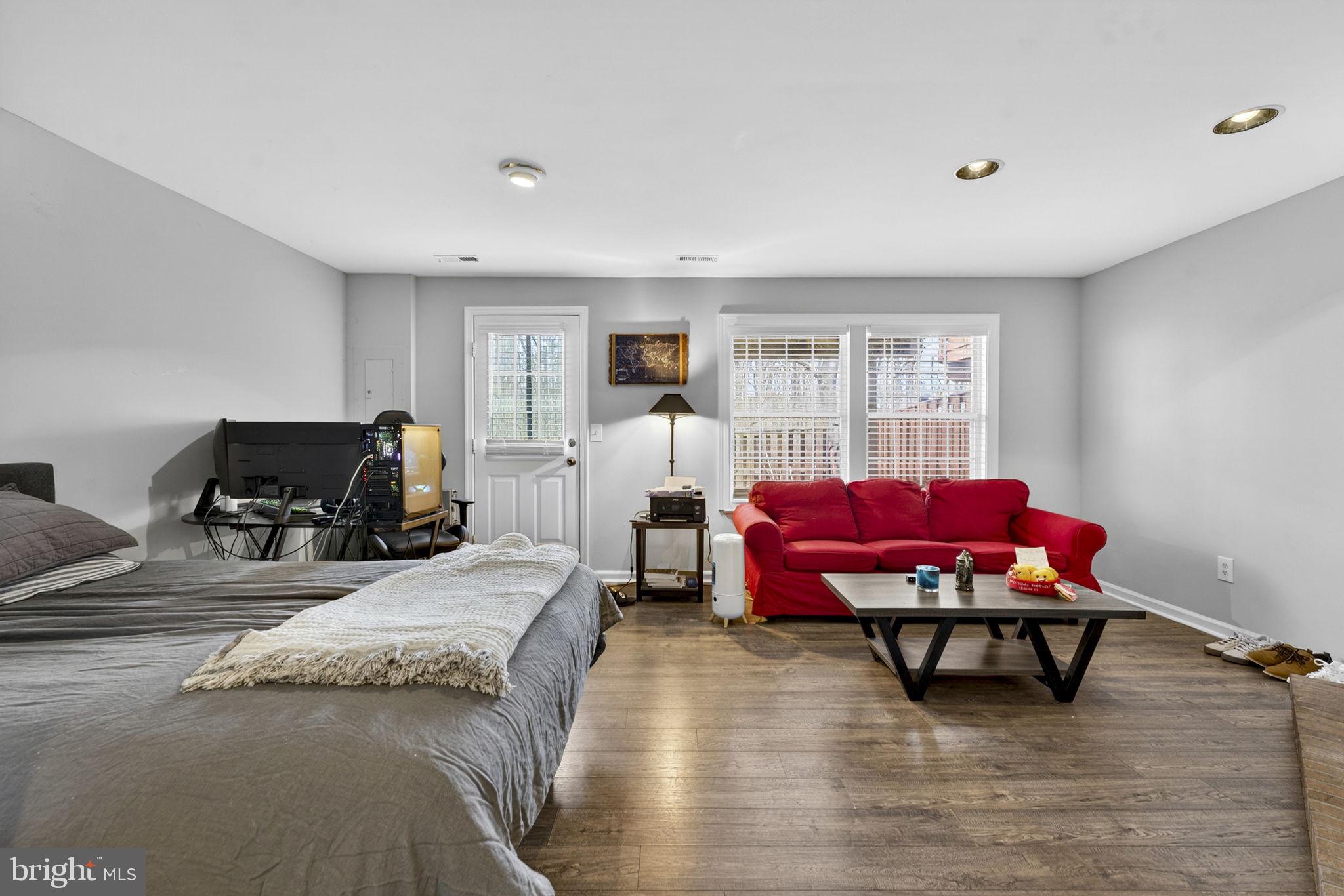 LIFESTYLE AT SULLY STATION - Residential