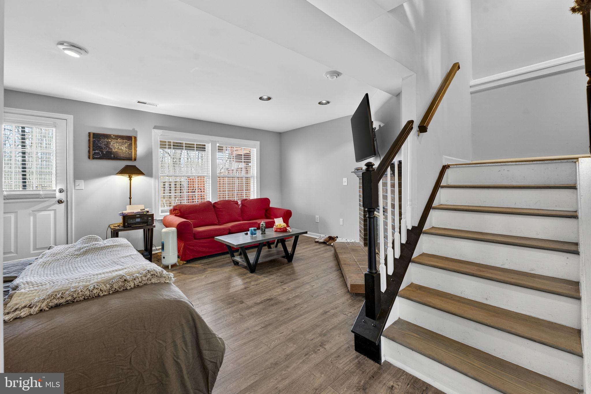 LIFESTYLE AT SULLY STATION - Residential