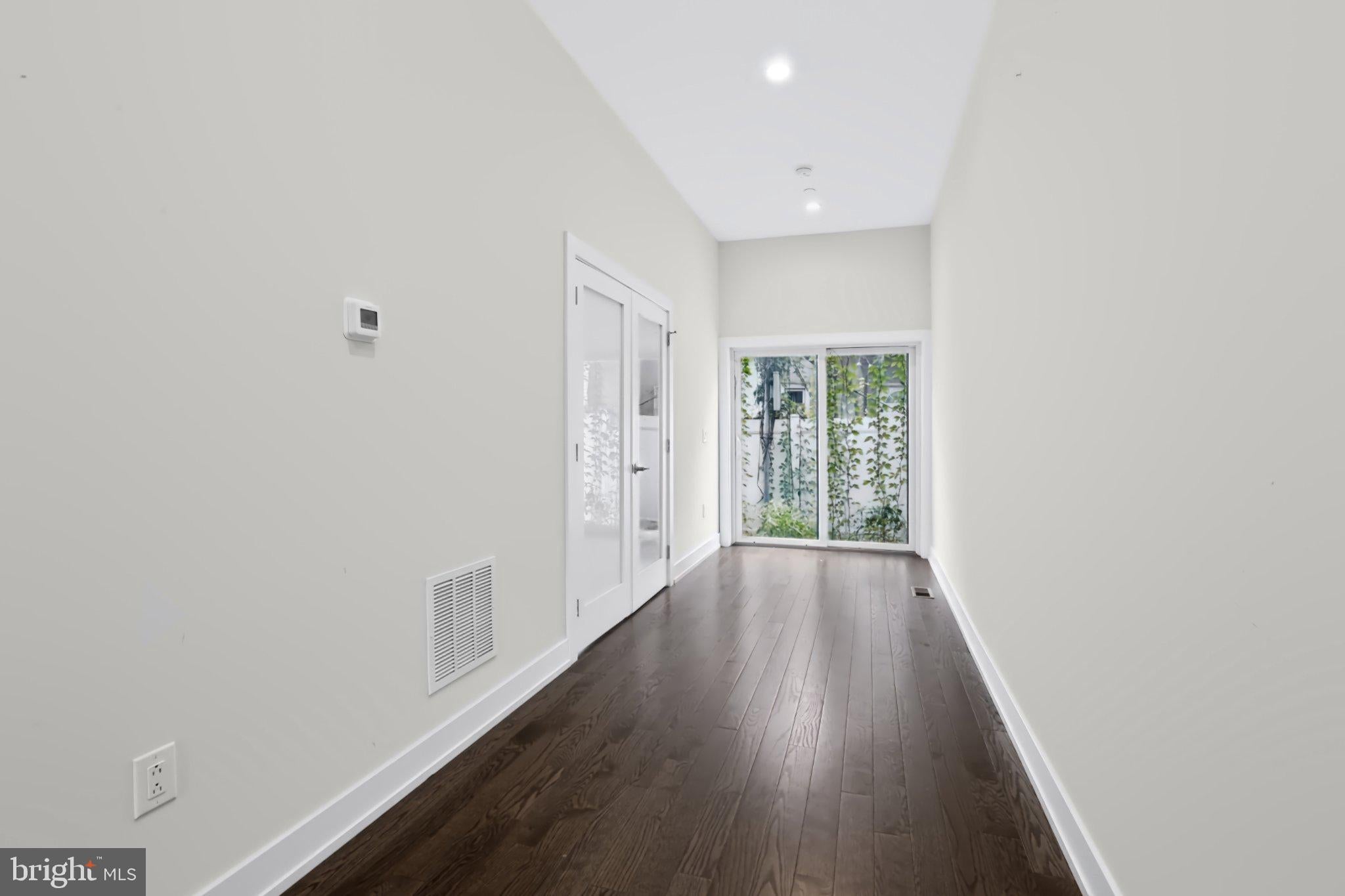 2527 GRADUATE SQUARE