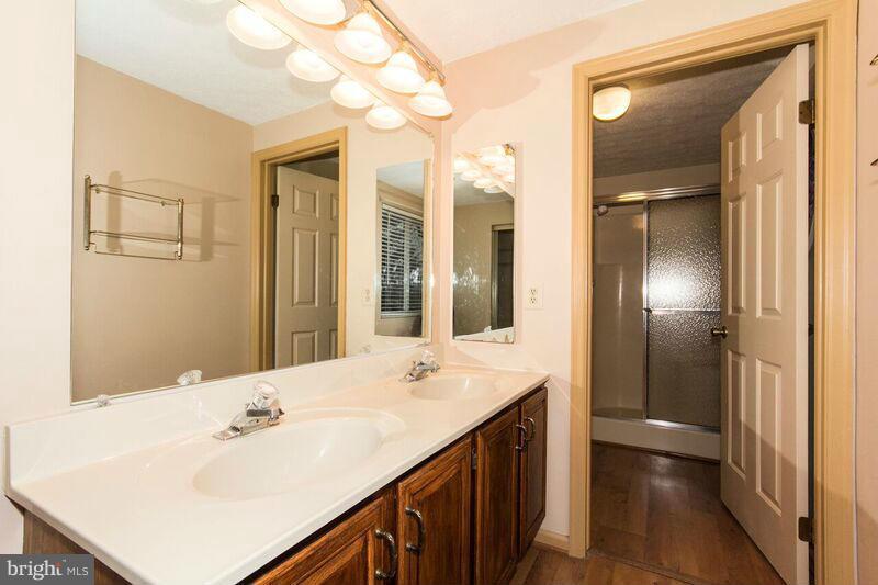 TIMBER GROVE - Residential Lease