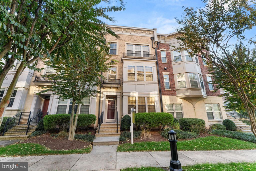 Photo of 602 Overlook Park Drive, NATIONAL HARBOR, MD 20745 (MLS # MDPG2179878)