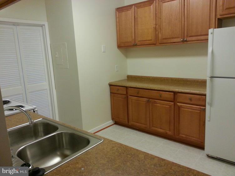 WOODLAKE TOWERS - Residential Lease