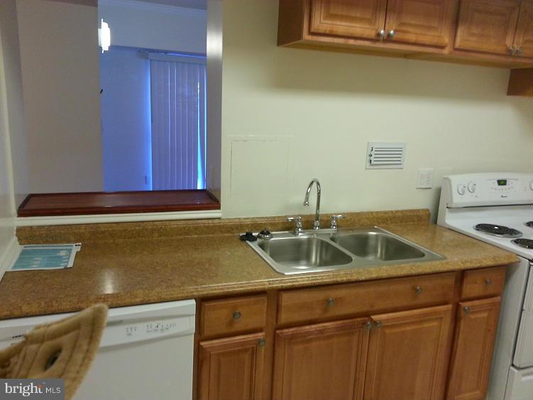 WOODLAKE TOWERS - Residential Lease