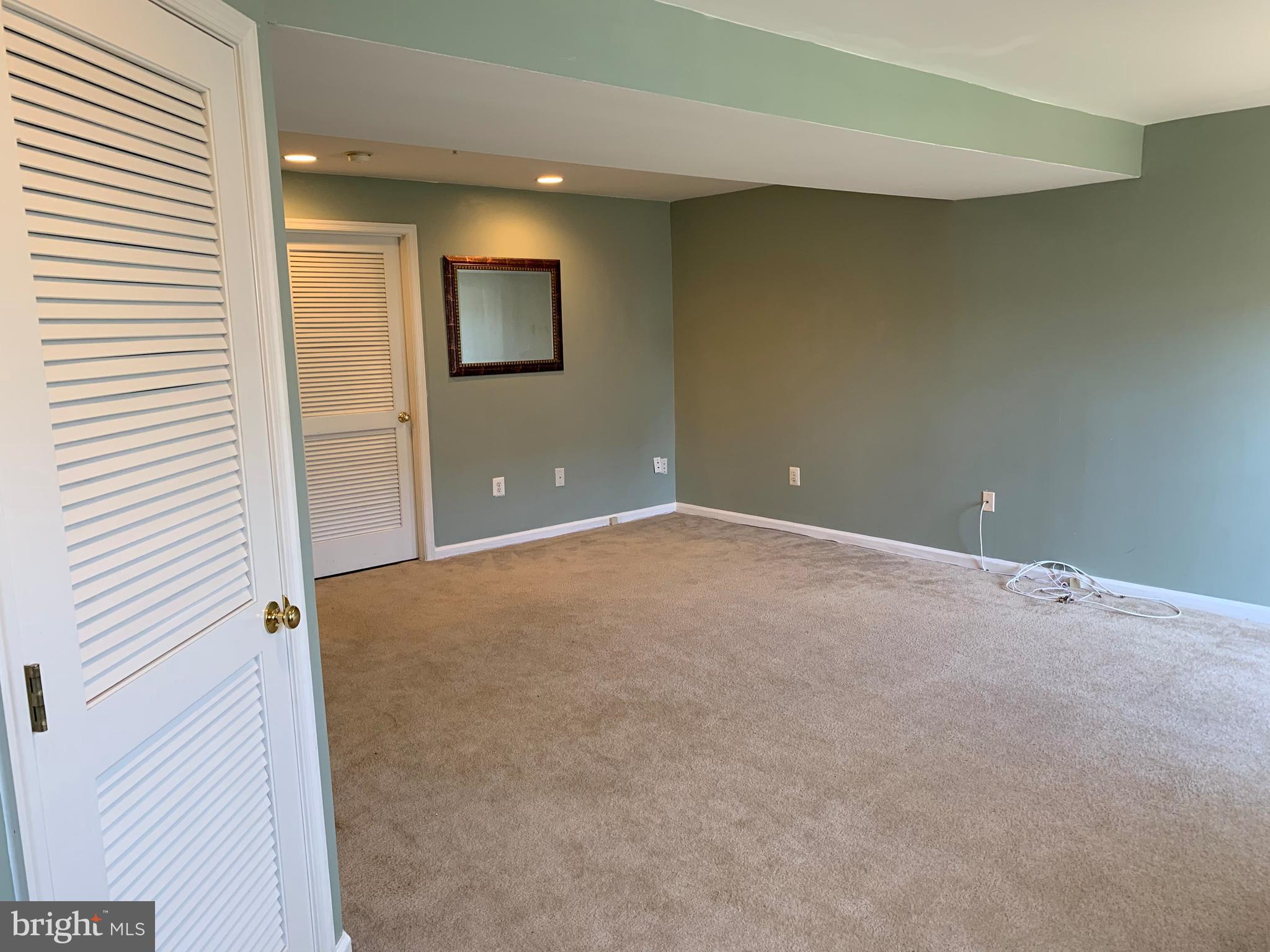 VILLAGE TOWNS - Residential Lease
