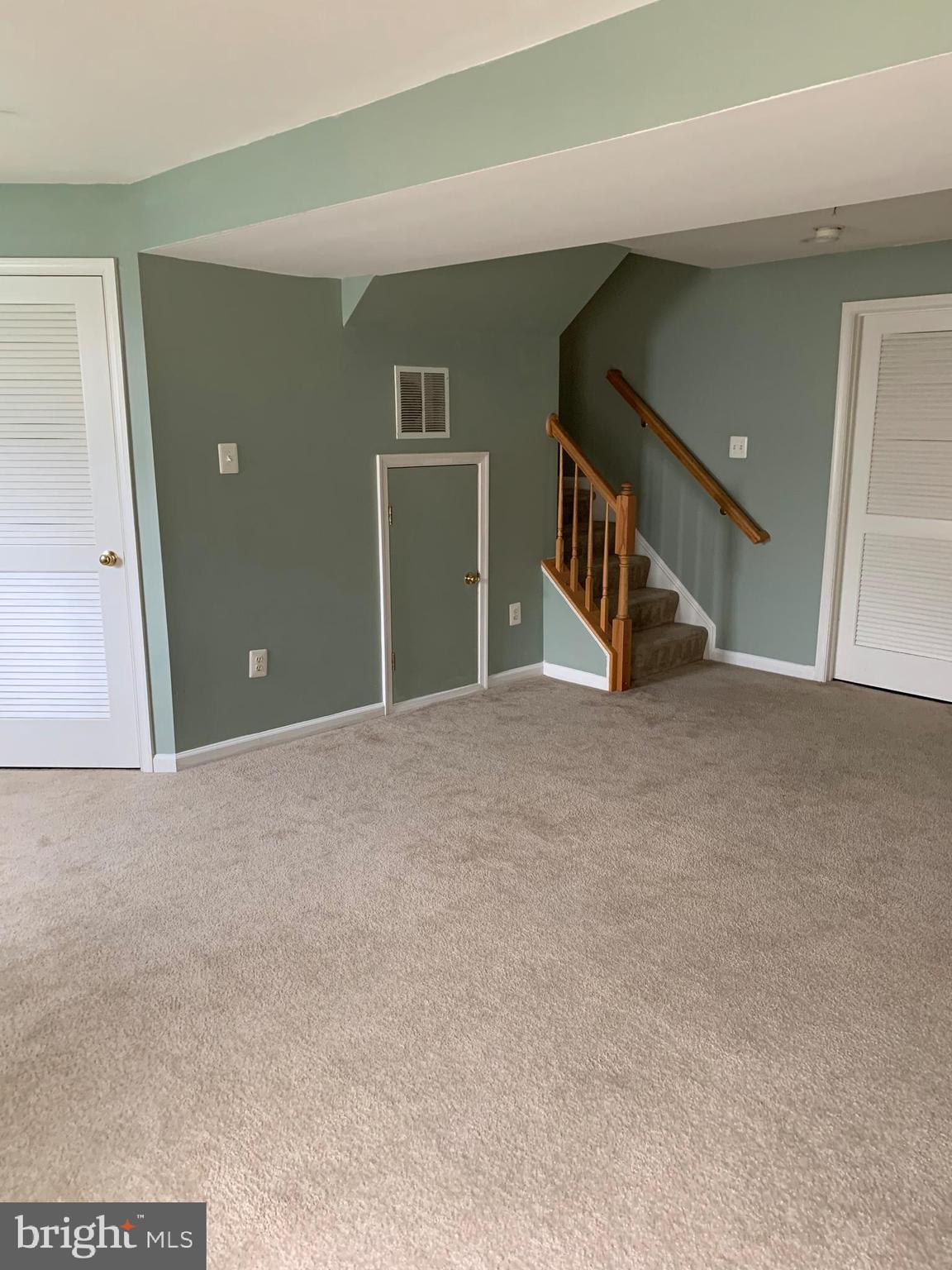 VILLAGE TOWNS - Residential Lease