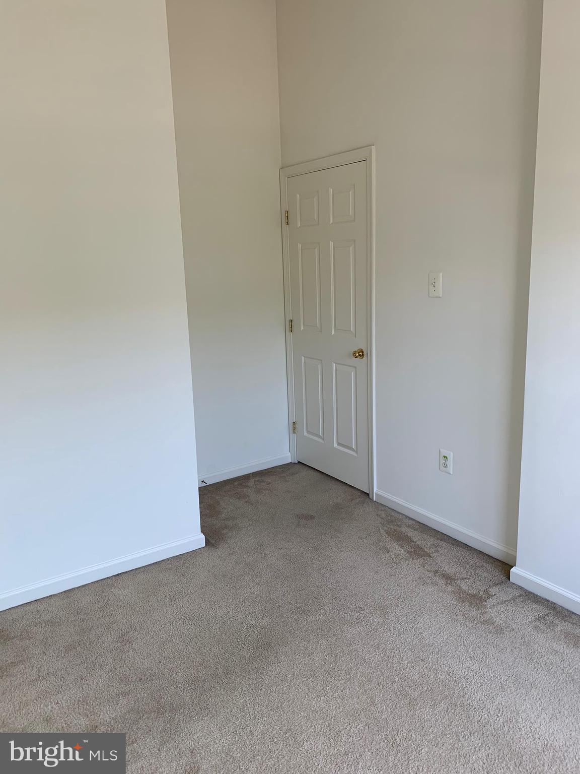 VILLAGE TOWNS - Residential Lease