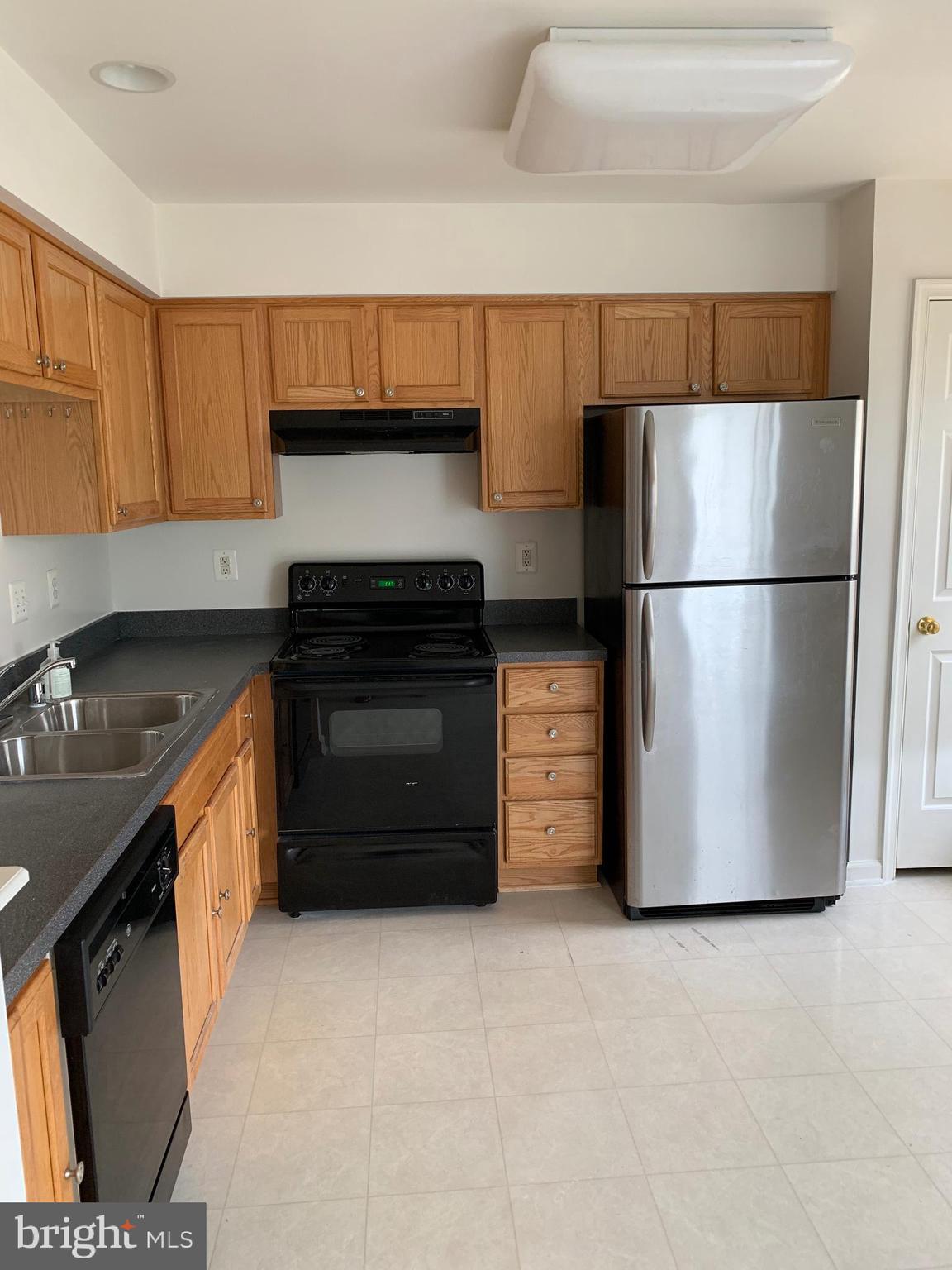VILLAGE TOWNS - Residential Lease