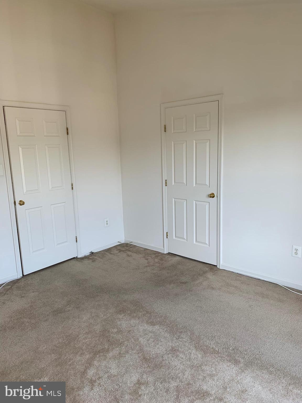 VILLAGE TOWNS - Residential Lease