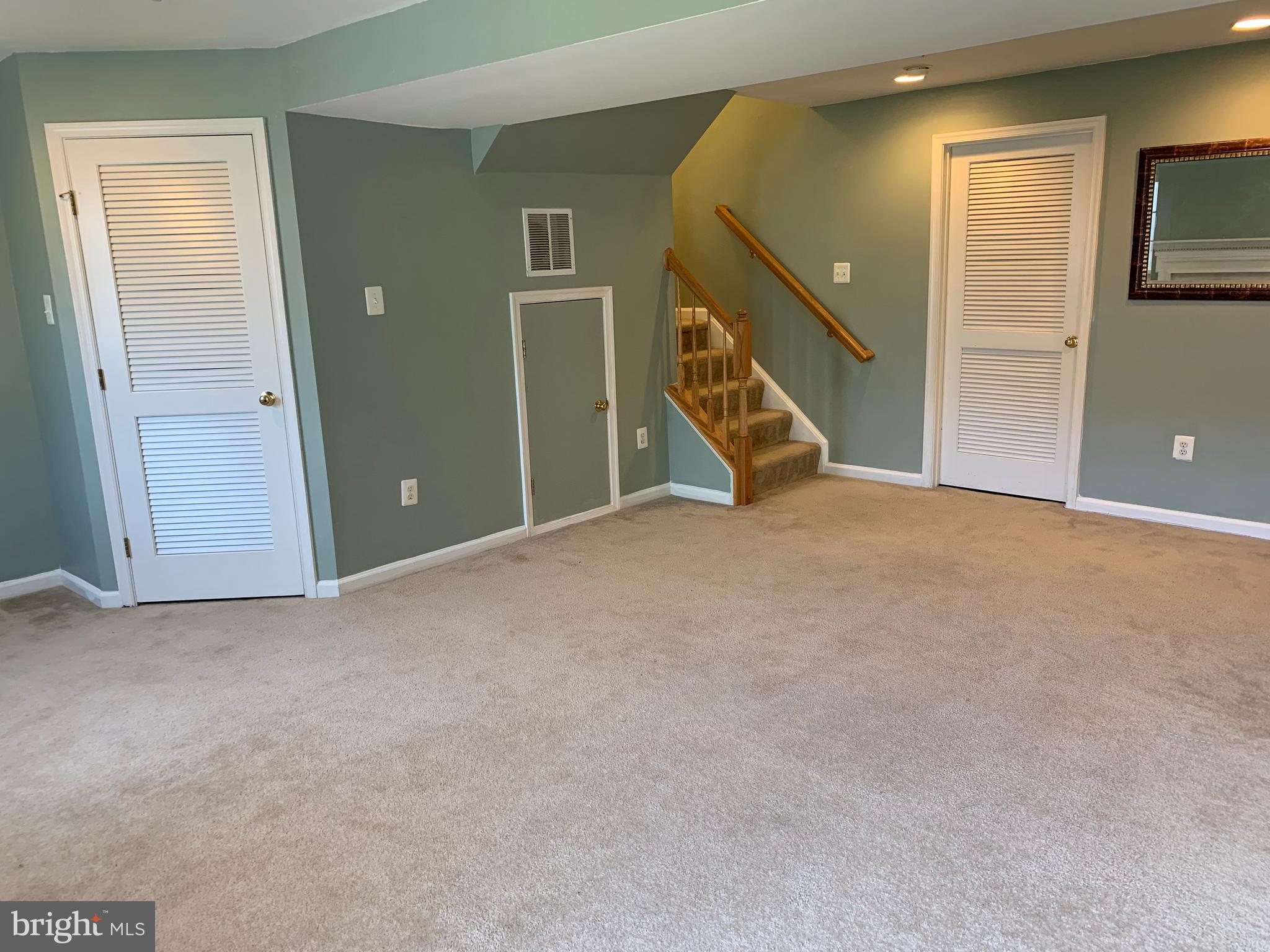 VILLAGE TOWNS - Residential Lease