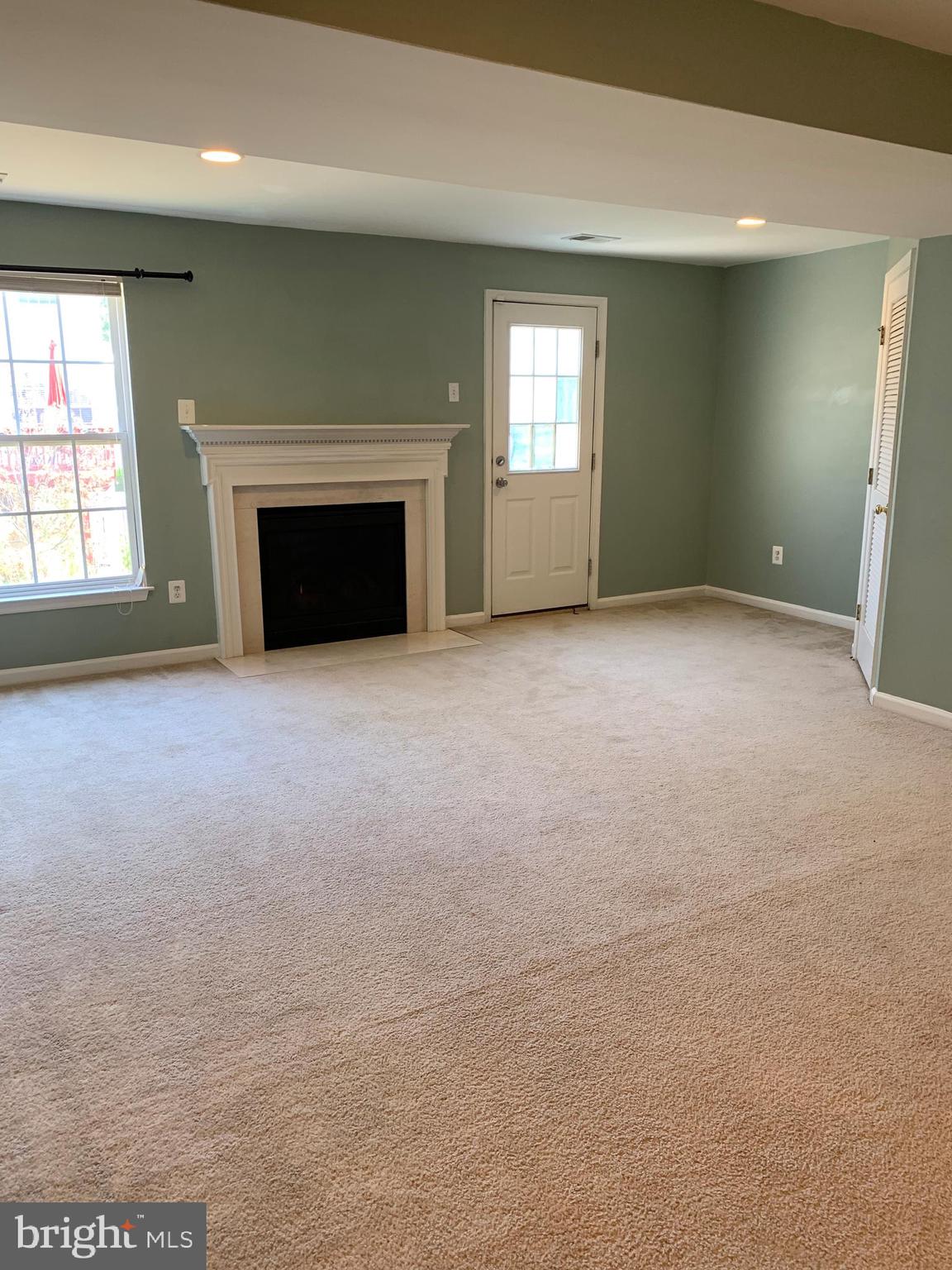 VILLAGE TOWNS - Residential Lease