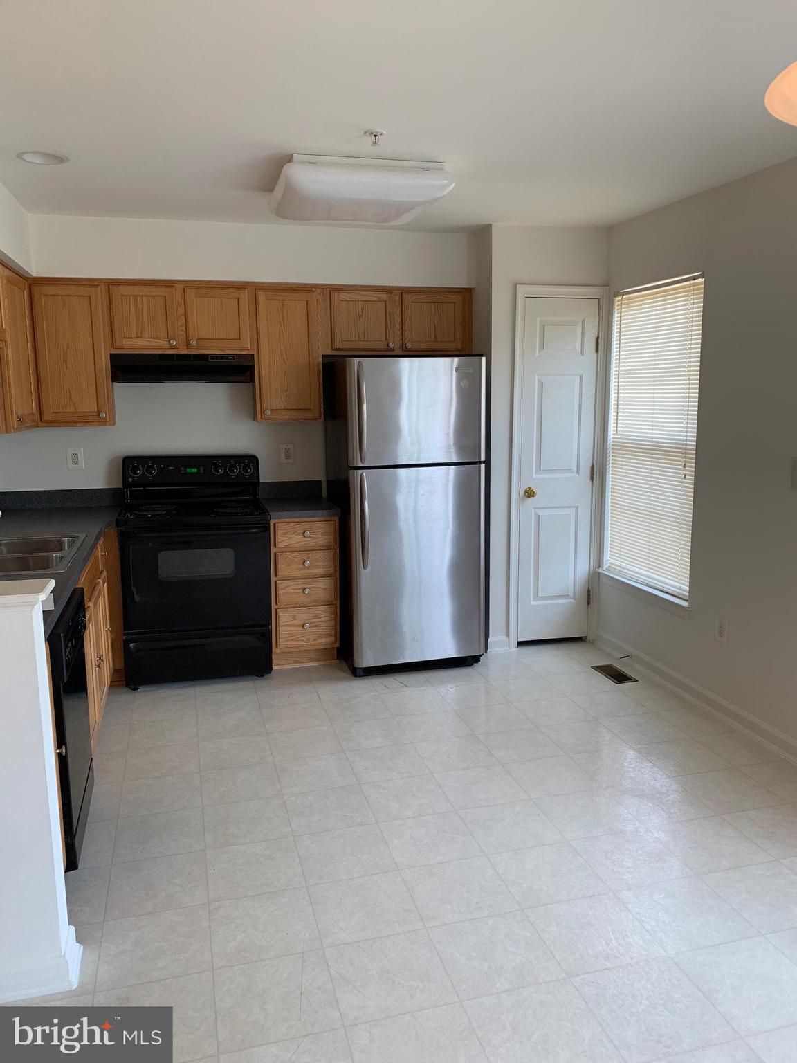 VILLAGE TOWNS - Residential Lease