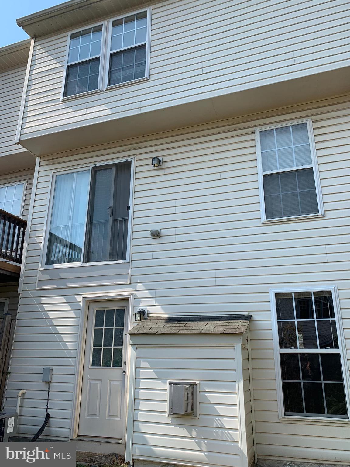 VILLAGE TOWNS - Residential Lease