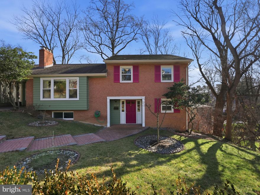 OPEN HOUSE CANCELLED*Welcome to this rare and tastefully renovated beauty, sitting on an uncommonly large lot of over 10,000 SF in north Arlington's close-in Maywood!*Modern kitchen supports all your baking dreams*Open floor plan perfect for entertaining, flowing to large deck overlooking expansive backyard*Popular schools: Taylor, Hamm, Washington-Liberty*Commuter's dream: one traffic light to Georgetown or Canal Rd/Upper NW DC or Rte. 66 or McLean & GW Parkway; 15 mins. to Pentagon, DCA*Convenient to Clarendon metro*Easy reach to several parks, Custis Trail for biking and hiking, YMCA*Local destination dining and retail includes The Italian Store, Arrowine, Cherrydale Hardware, Pastries by Randolph, Apple, Crate & Barrel, Trader Joe's, Lebanese Taverna, Whole Foods, Starbucks, Pottery Barn, Tatte, Anbar, MOM's Organic, and plenty more!