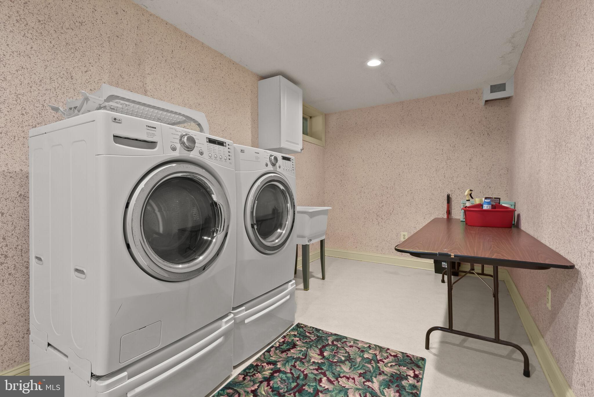 CROMWELL WOODS - Residential