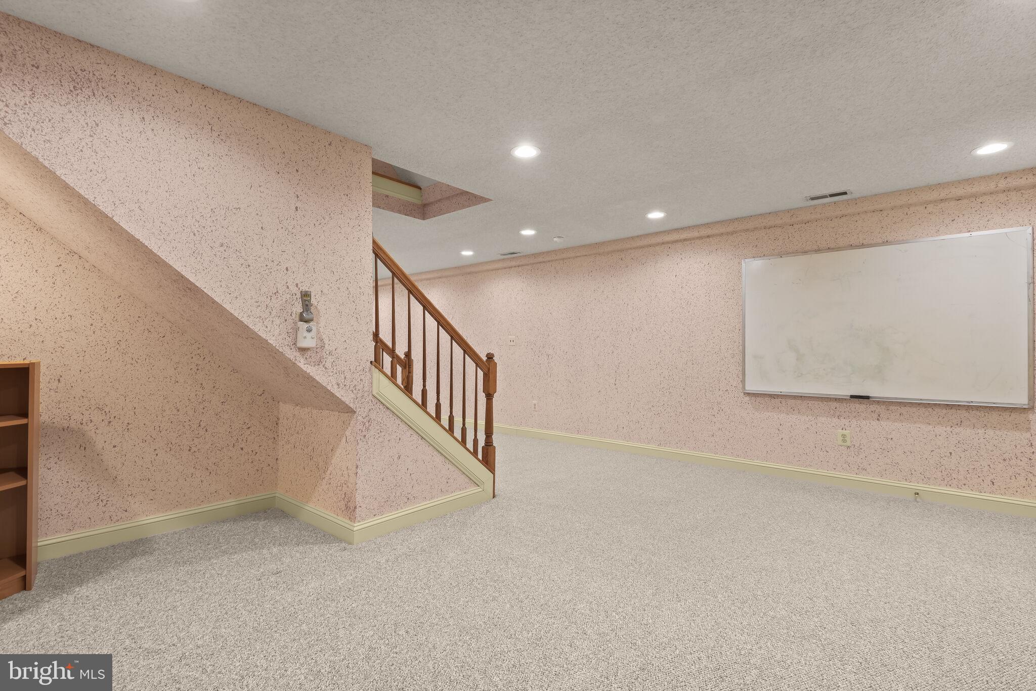 CROMWELL WOODS - Residential