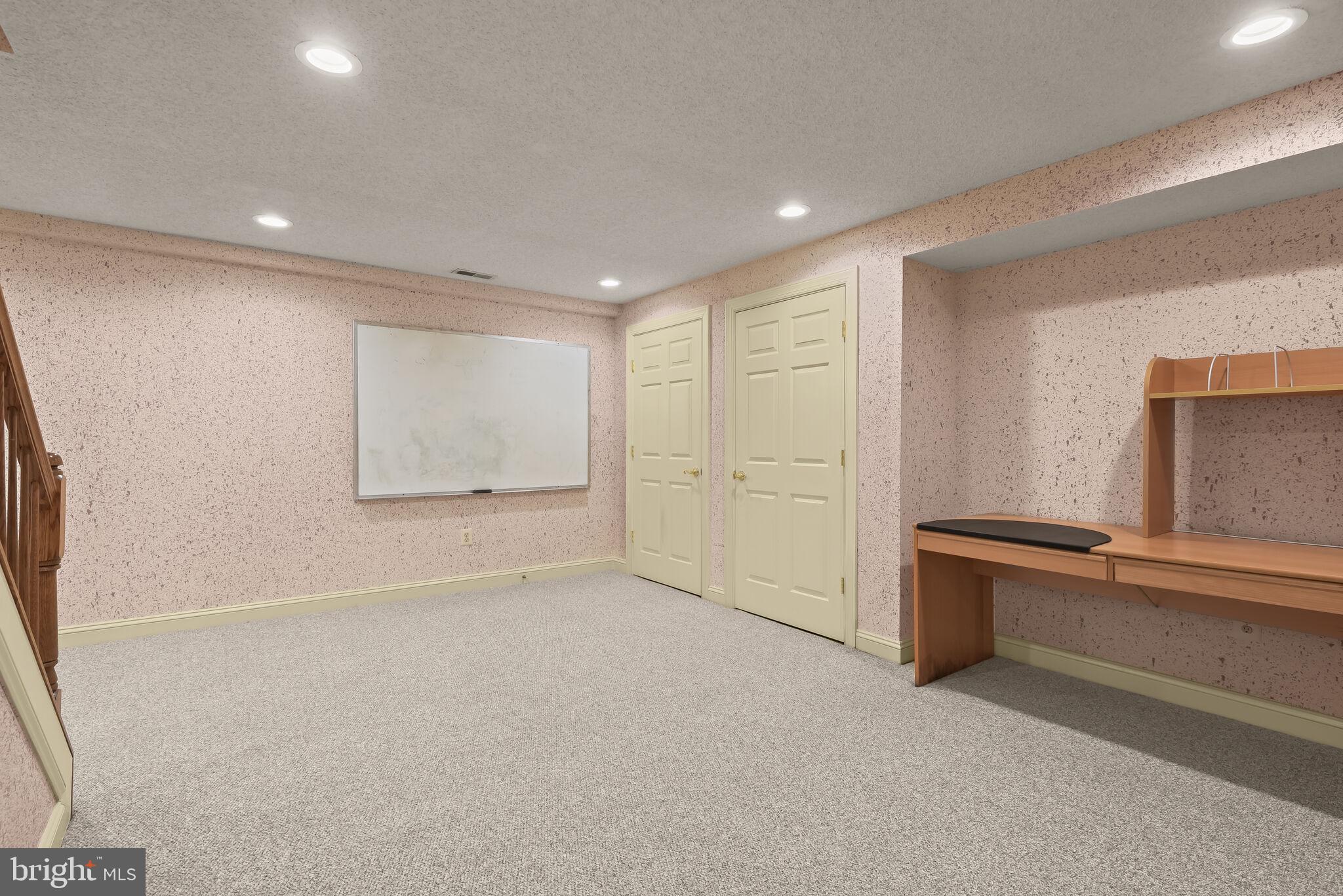 CROMWELL WOODS - Residential