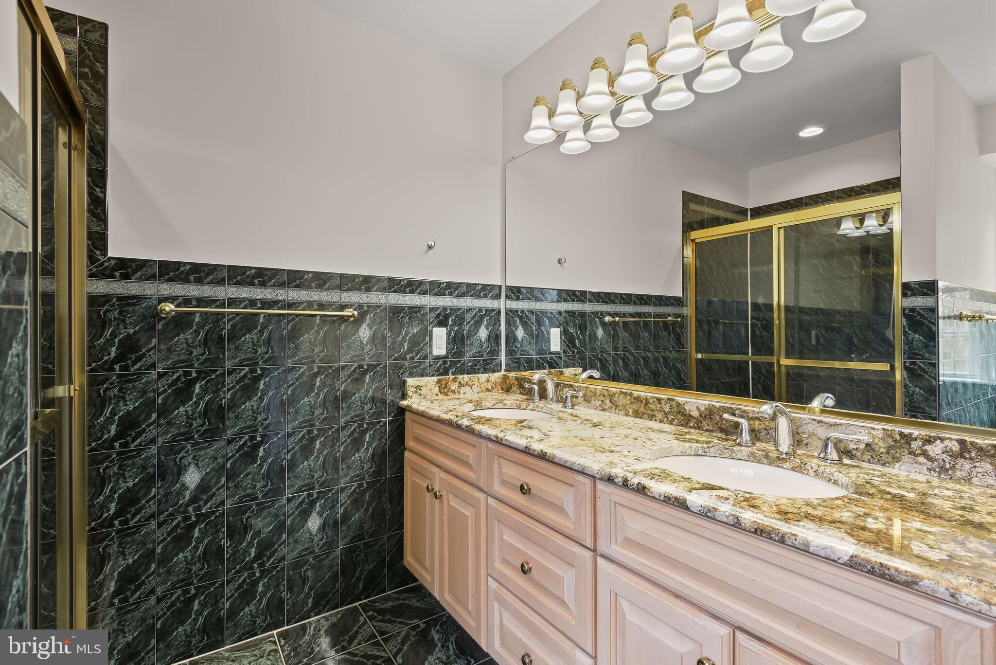 CROMWELL WOODS - Residential