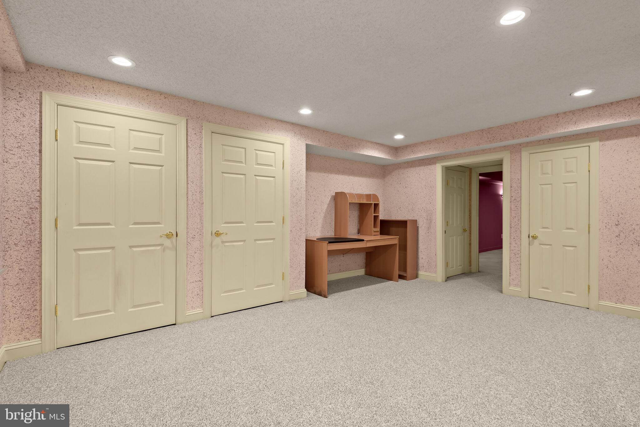 CROMWELL WOODS - Residential