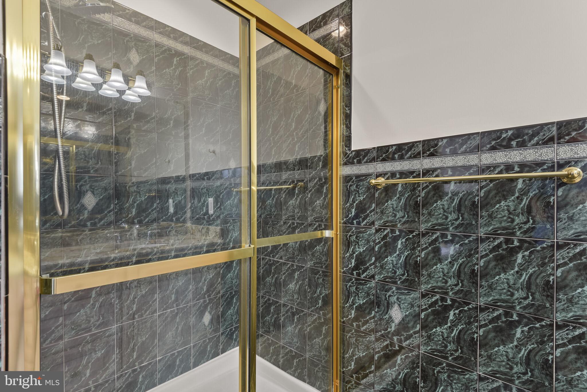 CROMWELL WOODS - Residential