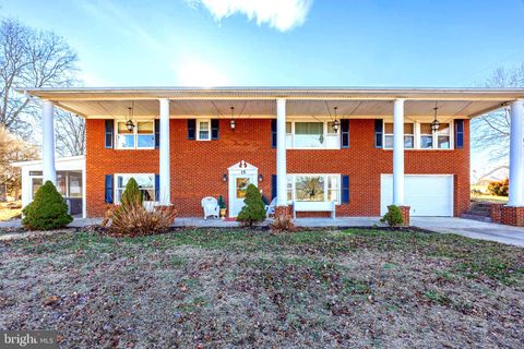 Apartment For Sale - 15 Painter Street<br/> LURAY, VA 22835