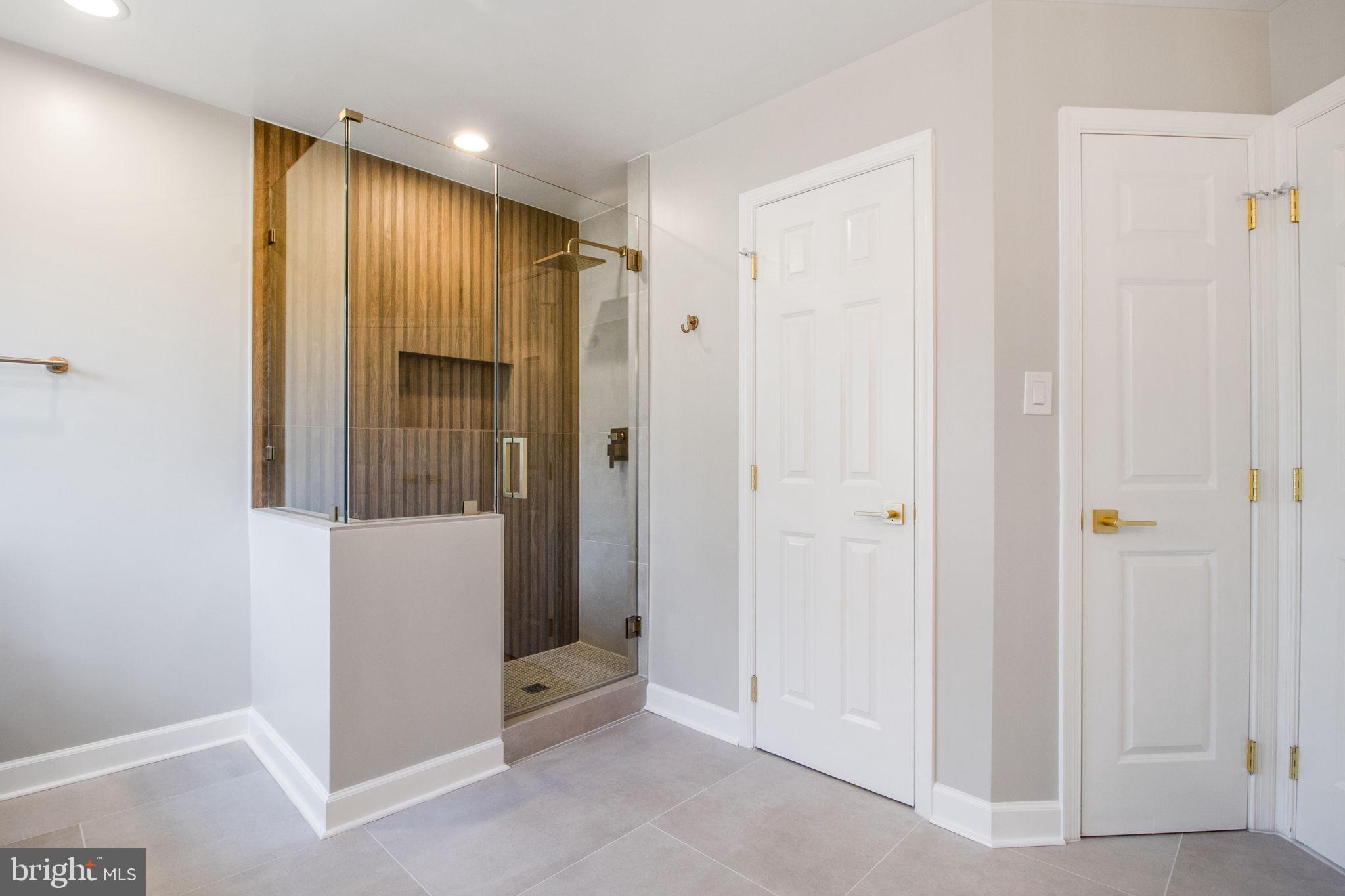 WILLOWS OF POTOMAC - Residential