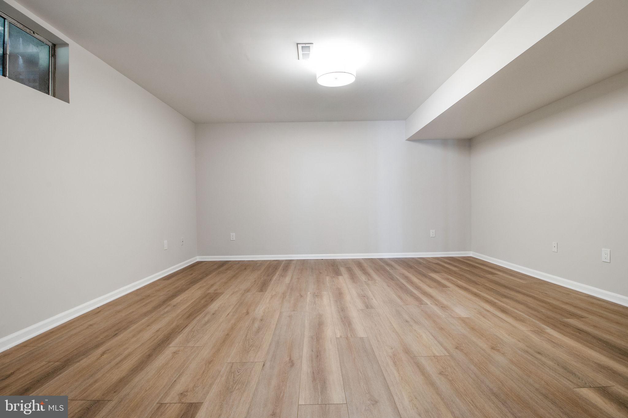 WILLOWS OF POTOMAC - Residential