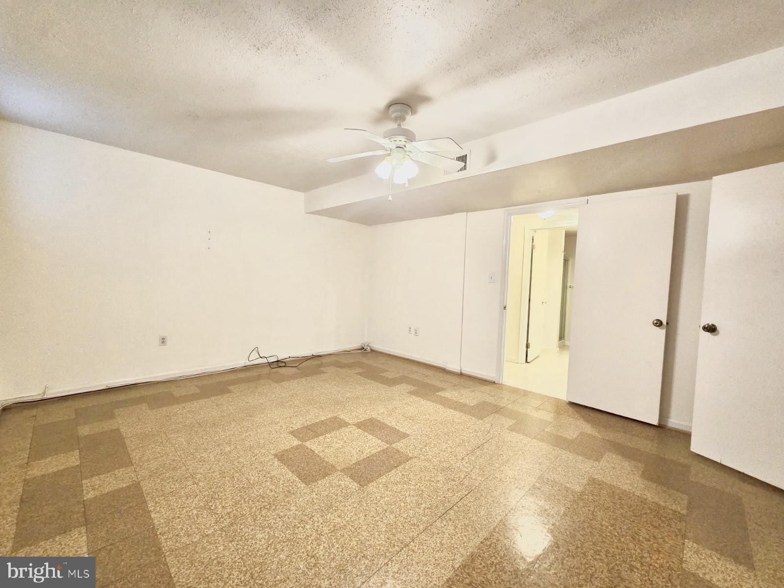 SUMMIT HALL - Residential